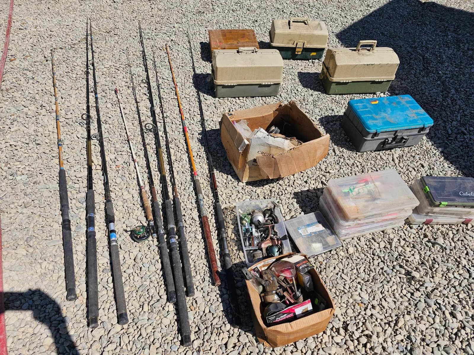 fishing-rods-tackle-boxes-and-accessories-mry09xsv