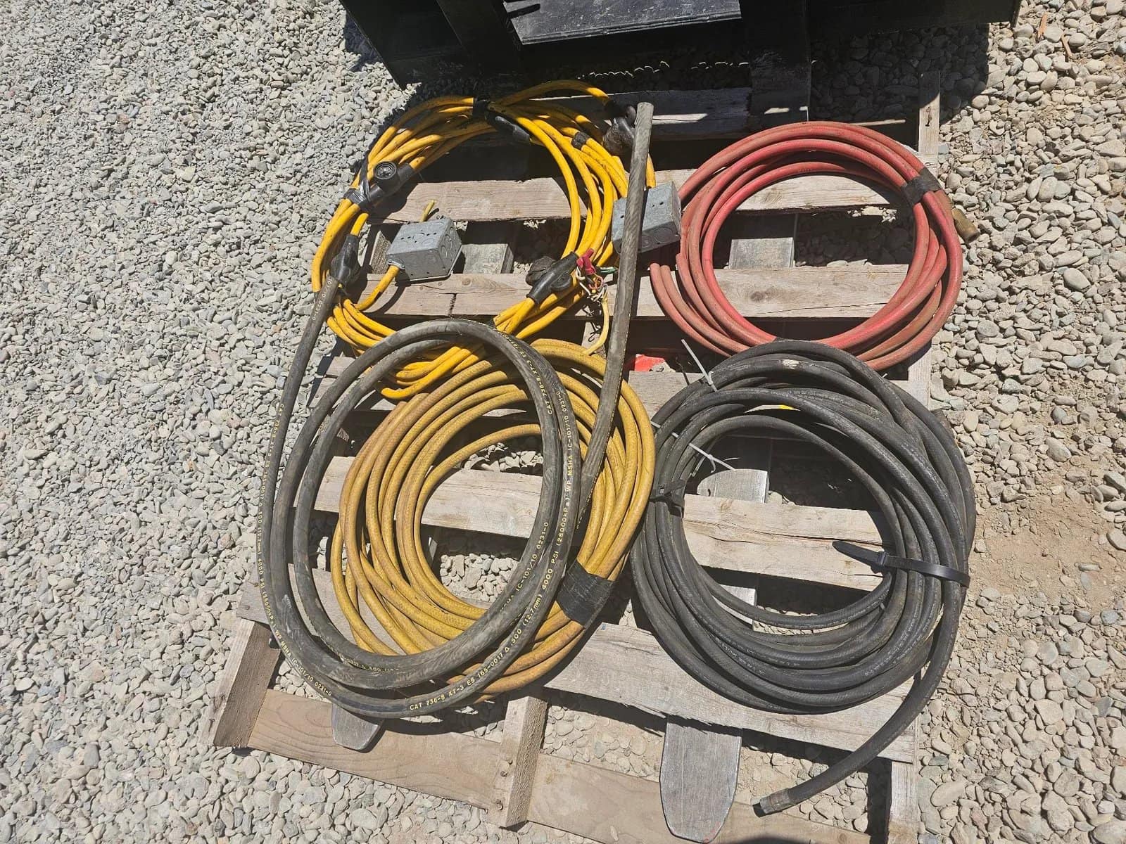 heavy-duty-electrical-cables-and-extension-cords-on-pallet-87dc45