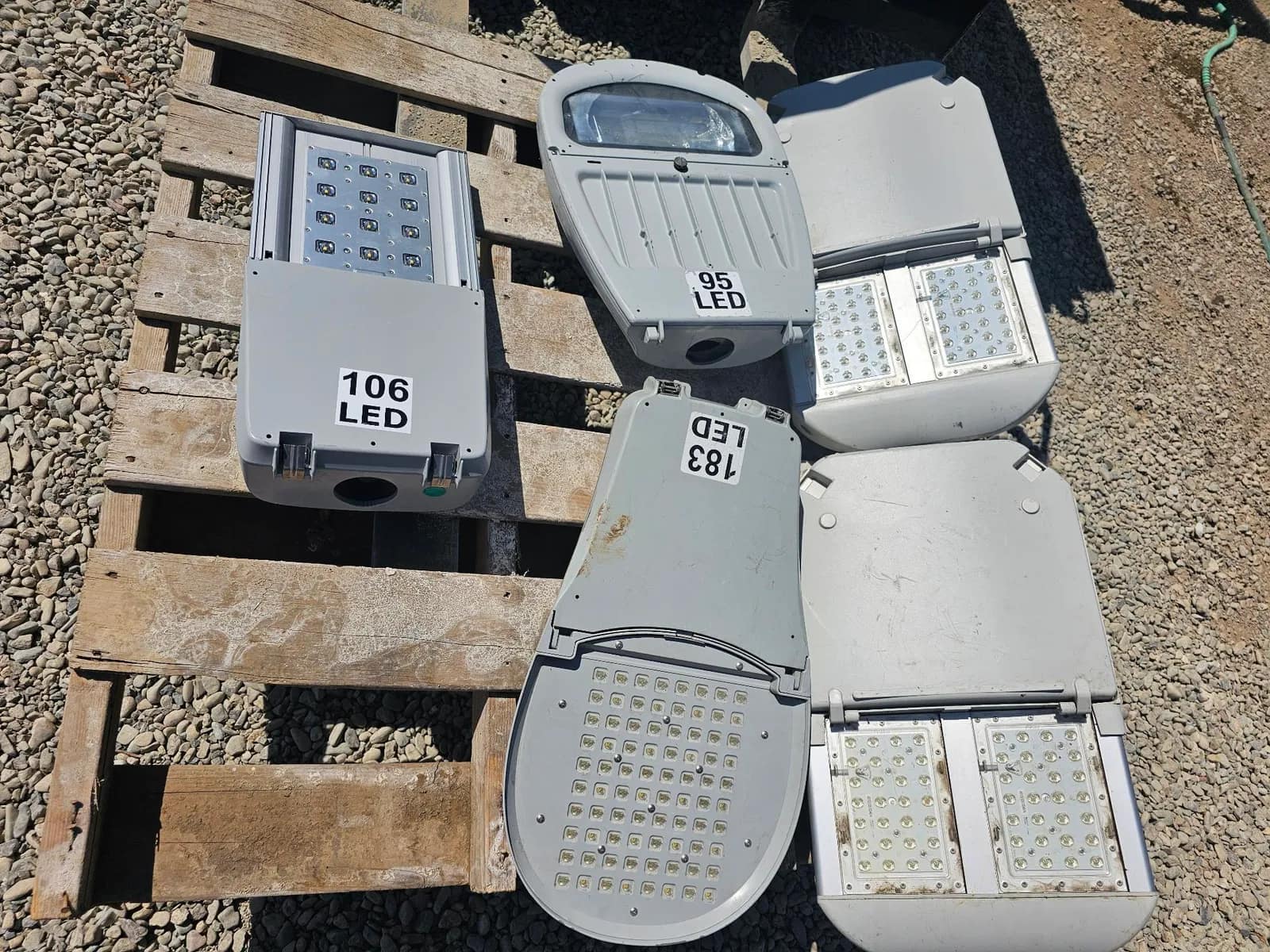 5-led-street-light-fixtures-mry1zzqe