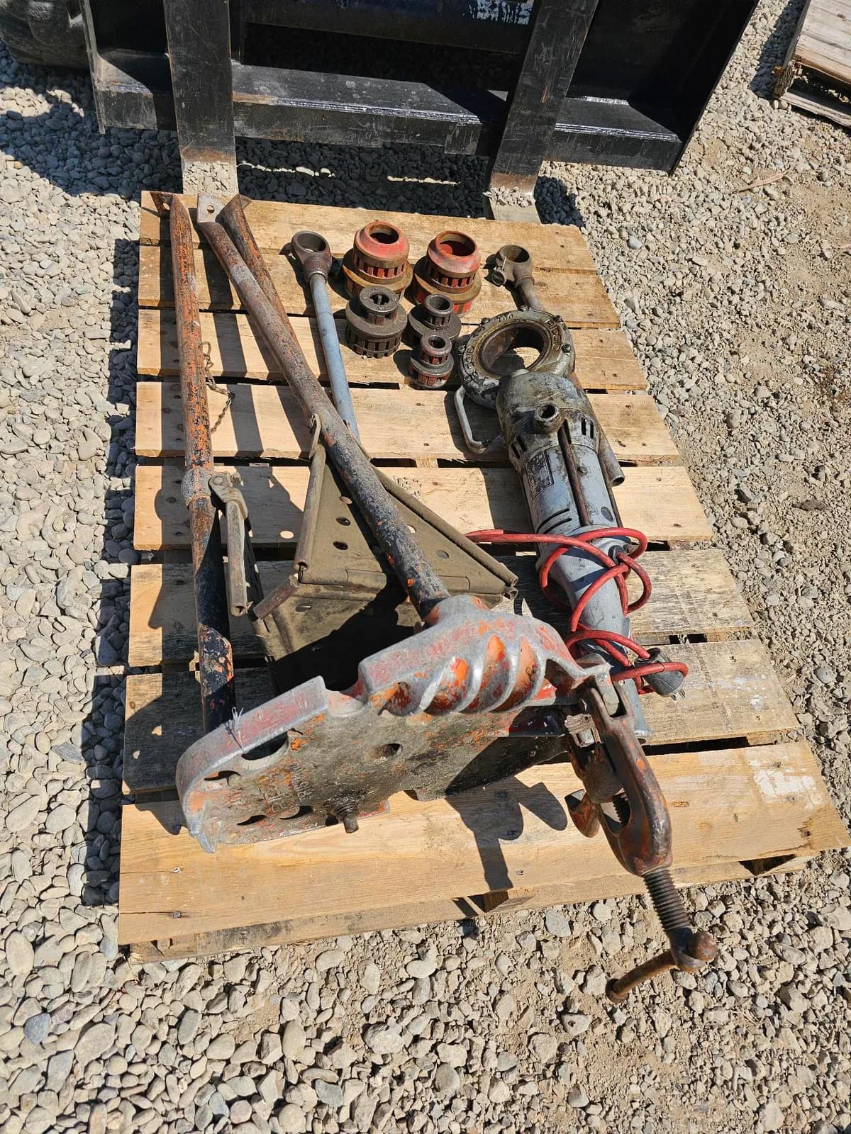 pipe-threading-equipment-msfb3ugp