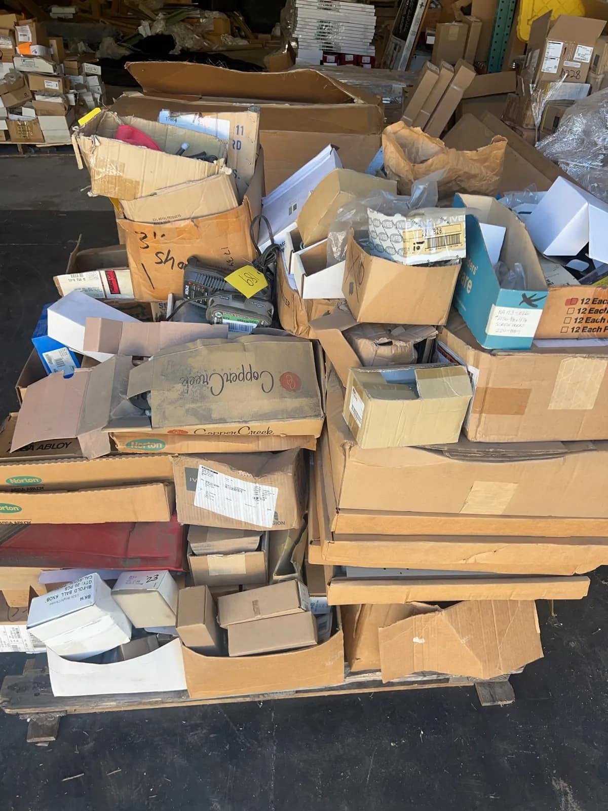large-pallet-of-assorted-hardware-and-miscellaneous-items-mtal85be