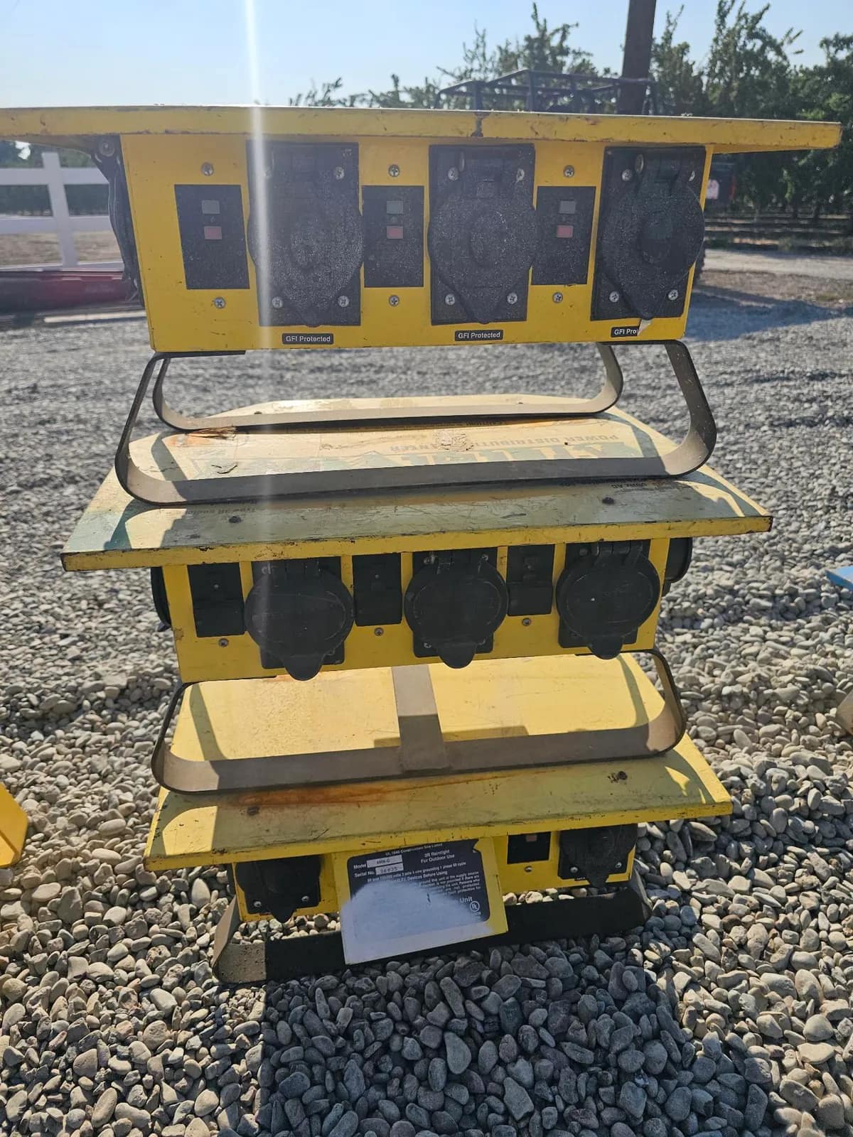 3-heavy-duty-power-distribution-box-with-multiple-outlets-mry3p1rc