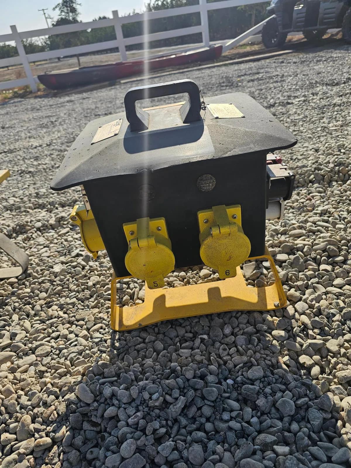 heavy-duty-portable-electrical-power-distribution-box-8008de