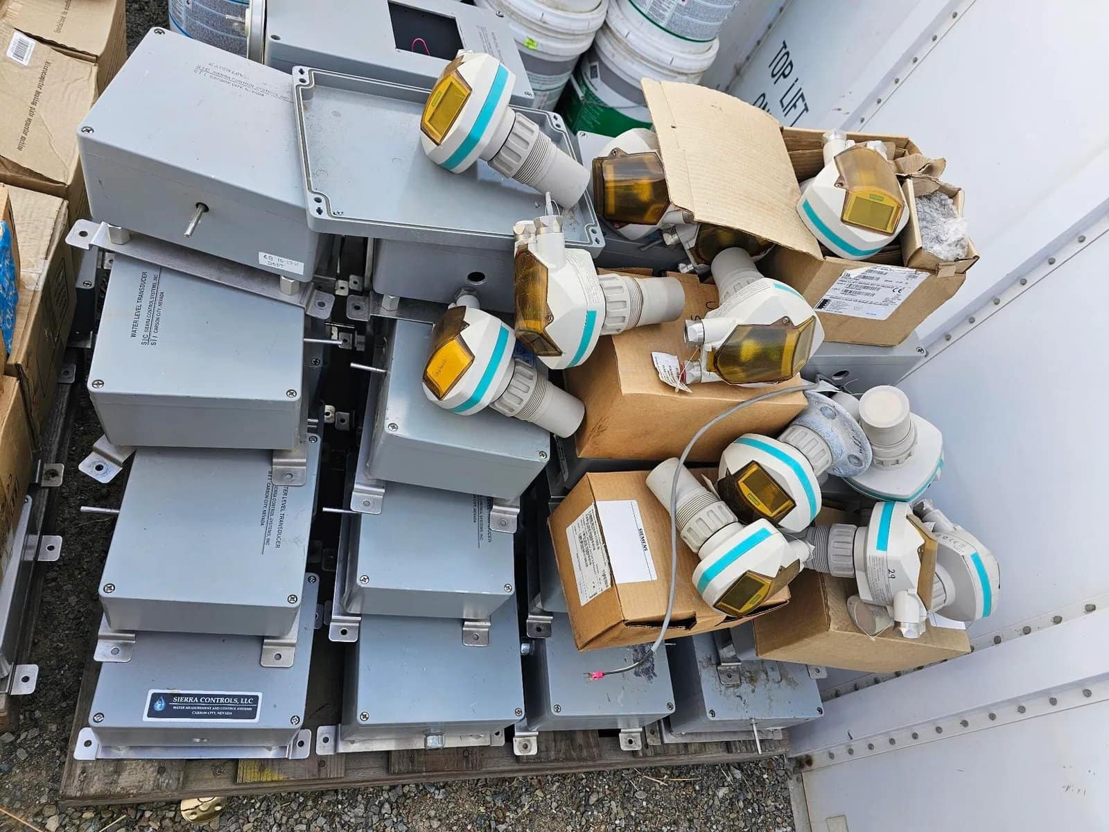 electrical-components-including-sensors-and-control-boxes-mry4fwlx