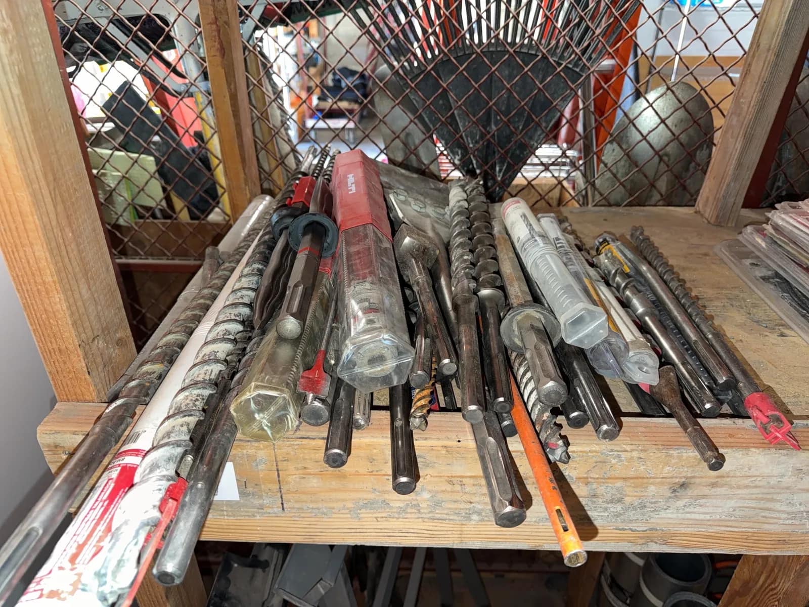 assorted-drill-bits-and-accessories-lot-b3a9f1