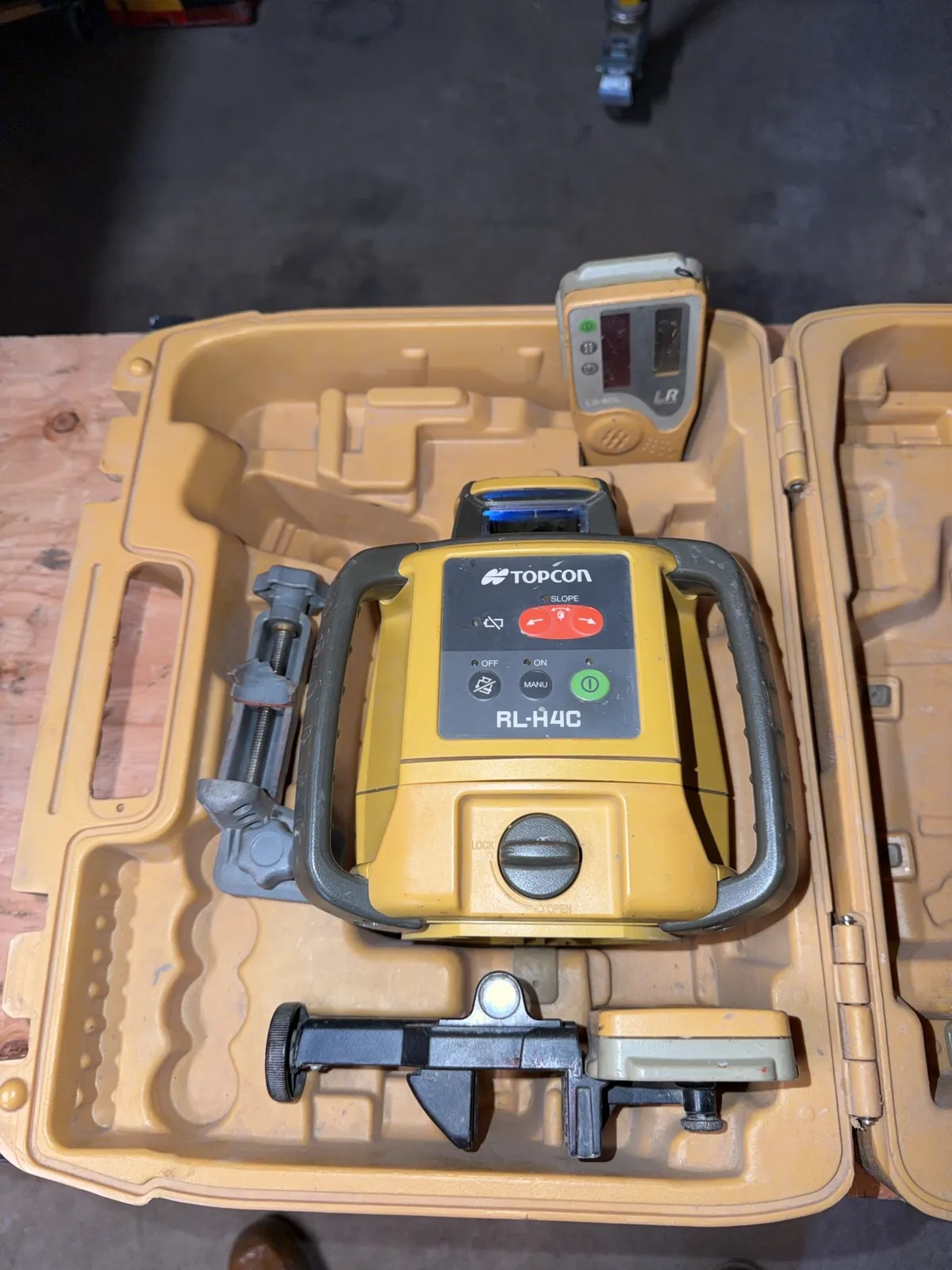 topcon-rl-h4c-rotary-laser-level-with-case-and-receiver-8bc3a9