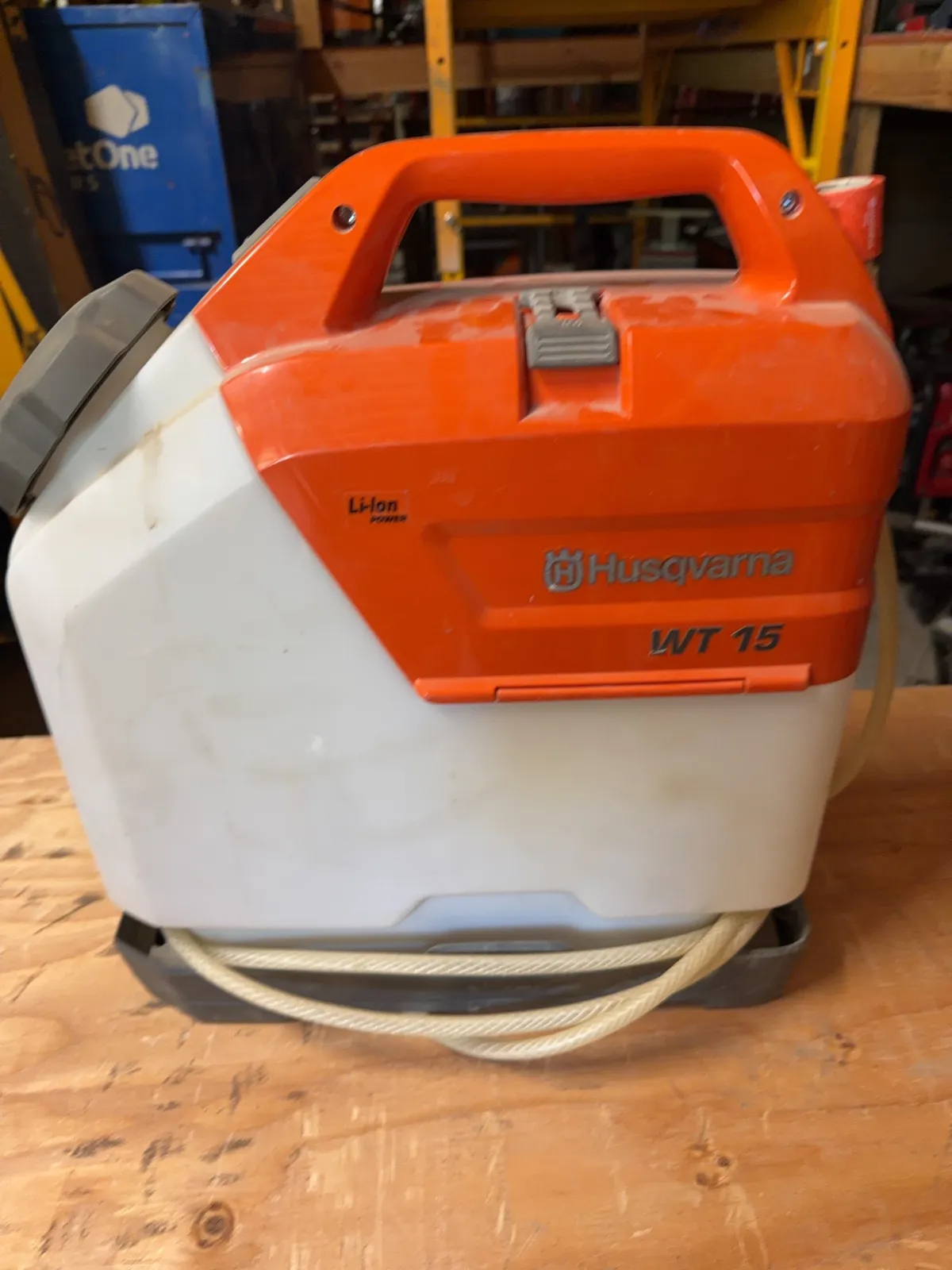 husqvarna-wt-15-portable-water-tank-with-hose-1551c4