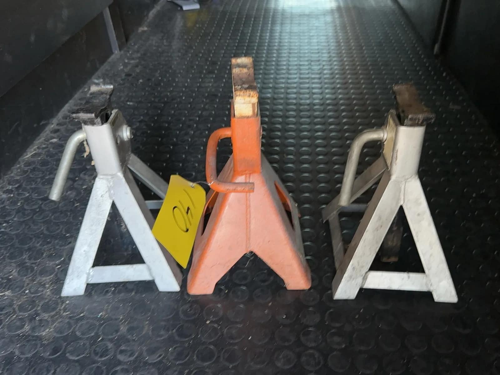 3-jack-stands-6992ed