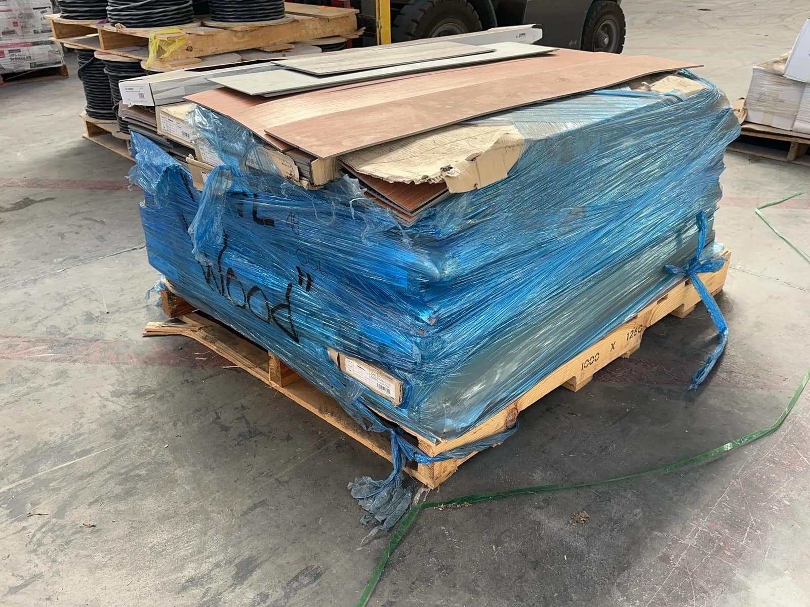 contents-of-pallet-approximately-32-cases-of-7-x48-shaw-floors-floorte-5445ee