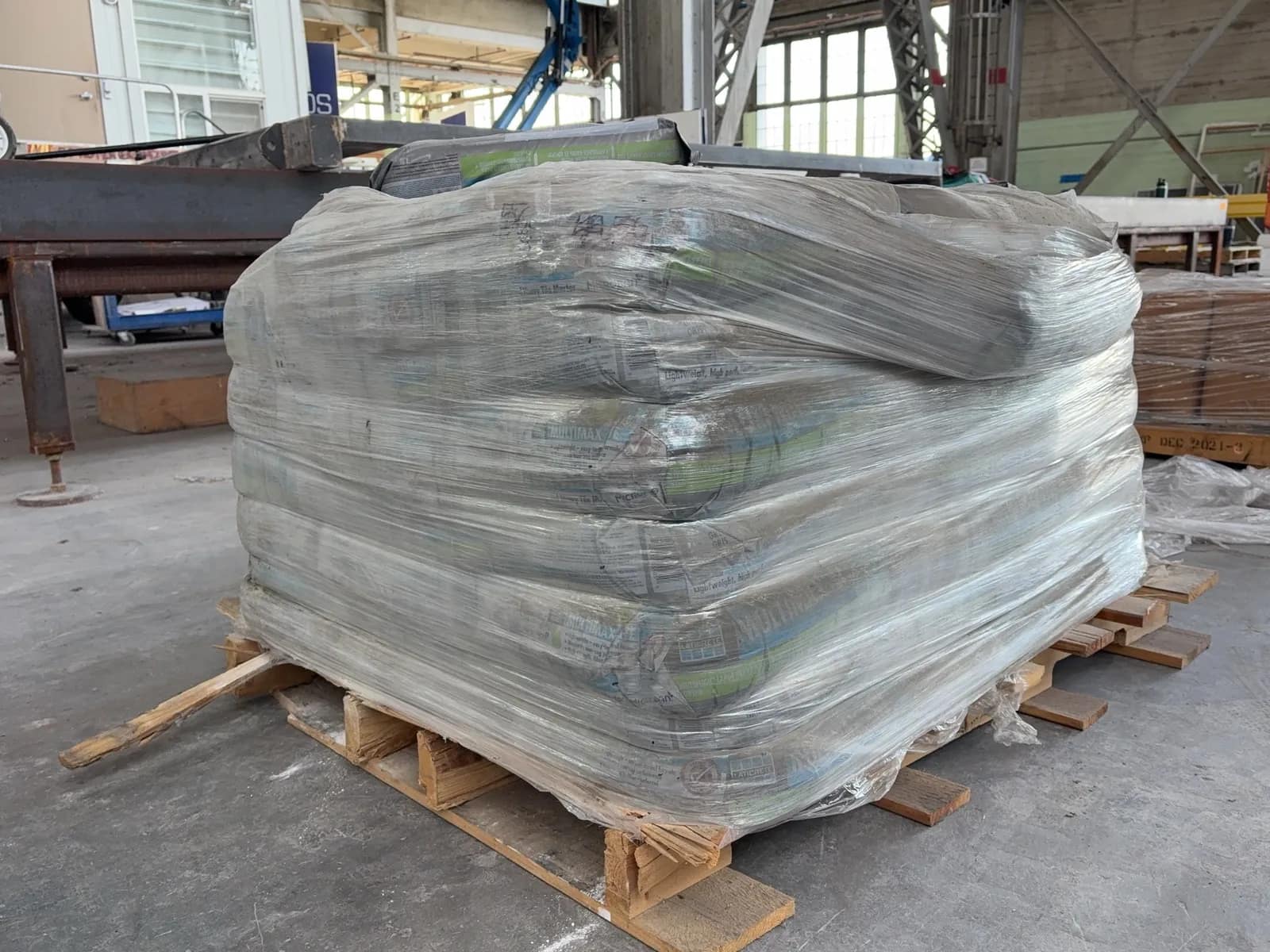 approximately-21-bags-of-grey-multimax-lite-915a88