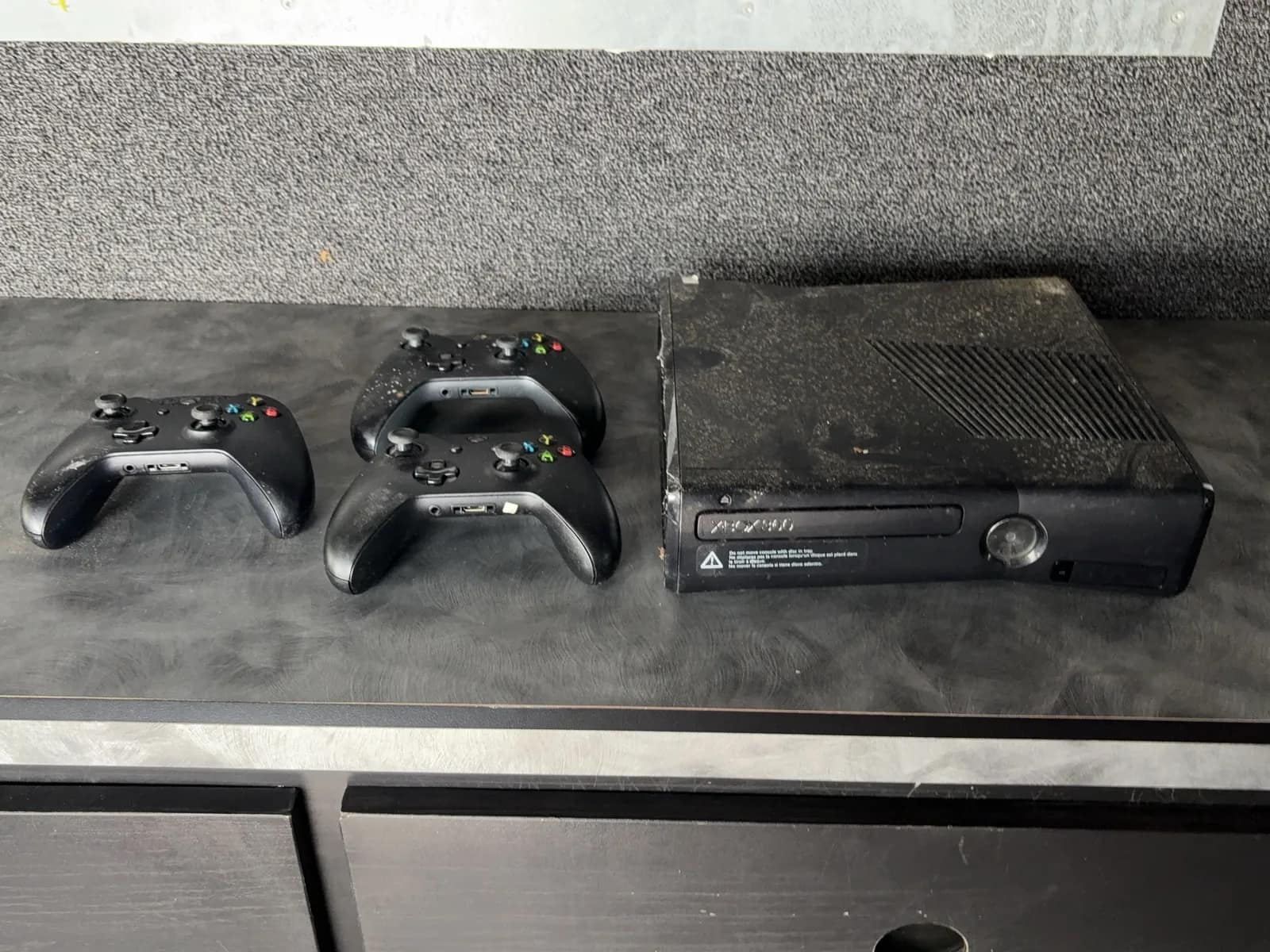 xbox-360-with-3-xbox-one-controllers-106e41