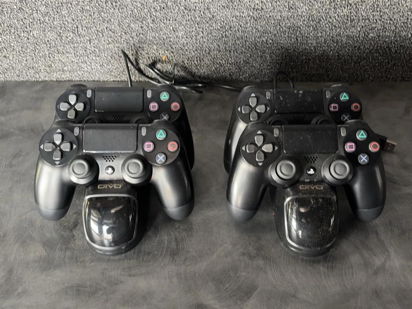 4-ps4-controllers-with-chargers-6707d6