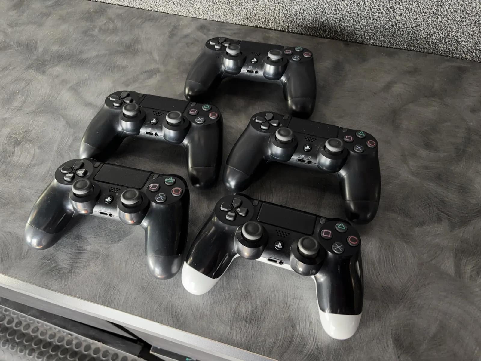 5-ps4-controllers-cf3411