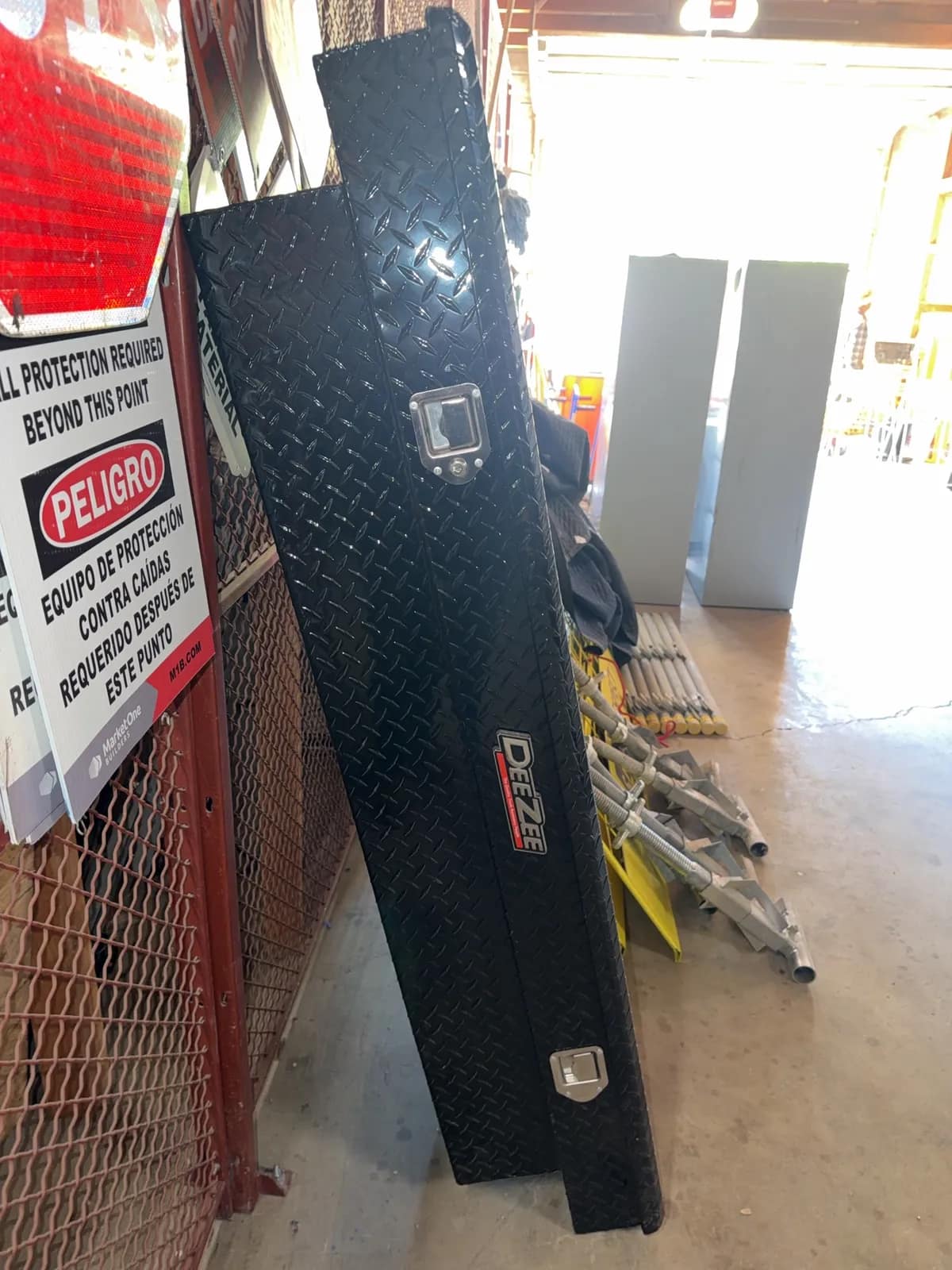 dee-zee-black-diamond-plate-tool-box-9bfb7c