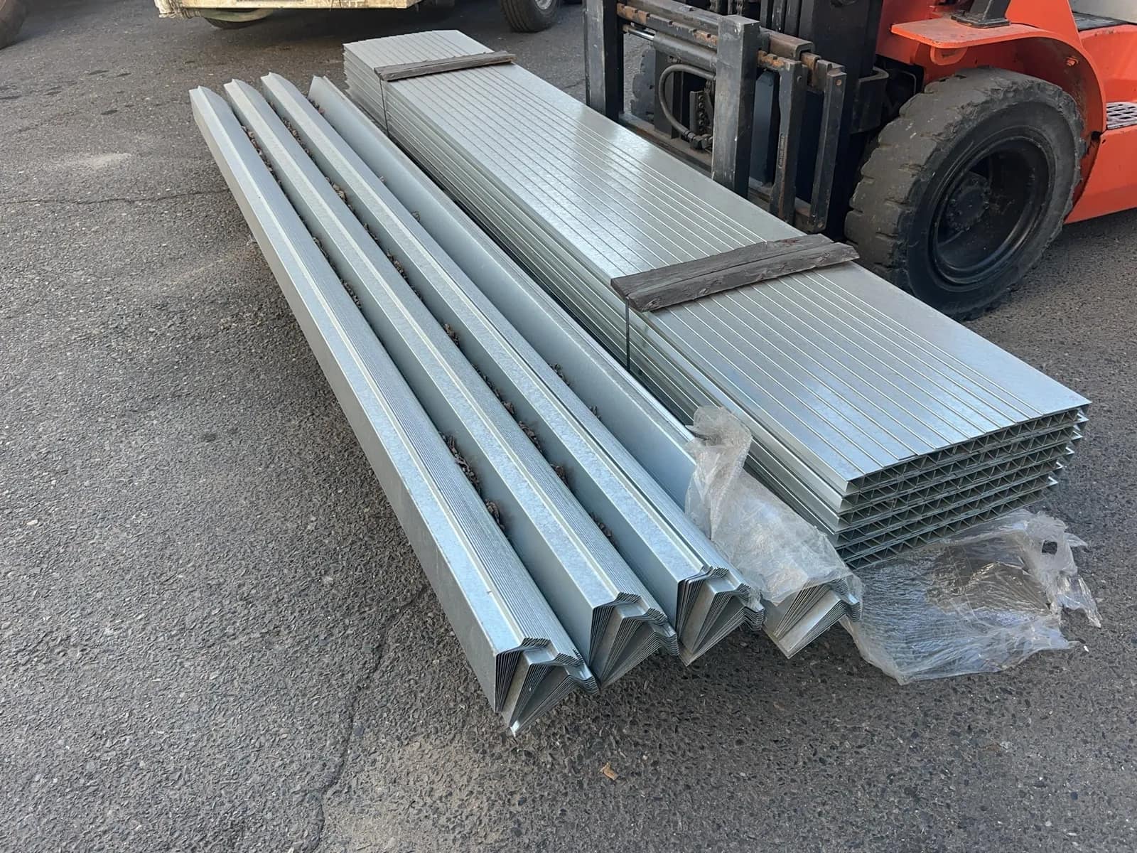 2-bundles-of-galvanized-steel-trim-f8d729