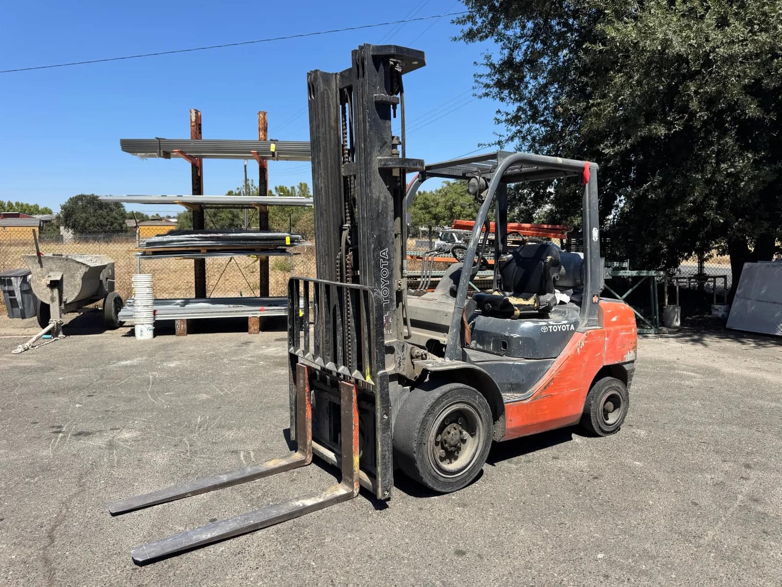 toyota-4000lb-capacity-propane-forklift-06087f