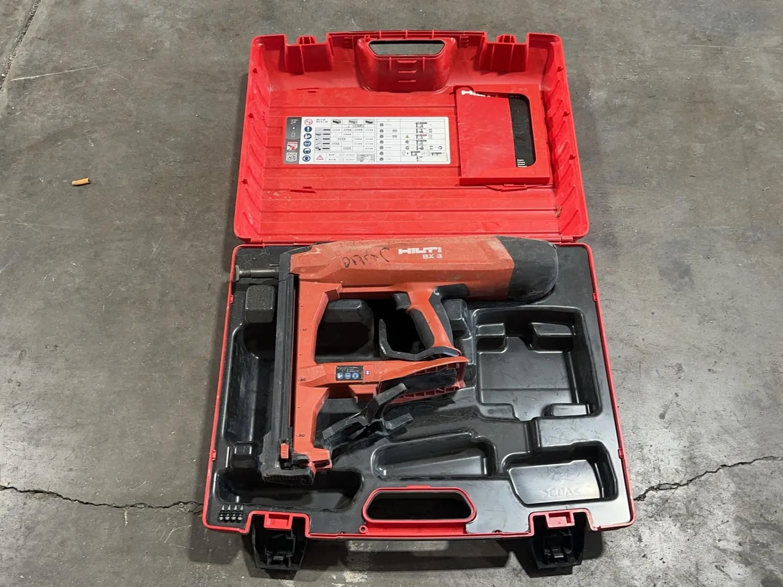 hilti-bx3-cordless-combustion-free-battery-actuated-nailer-with-case-mt3p7zmm