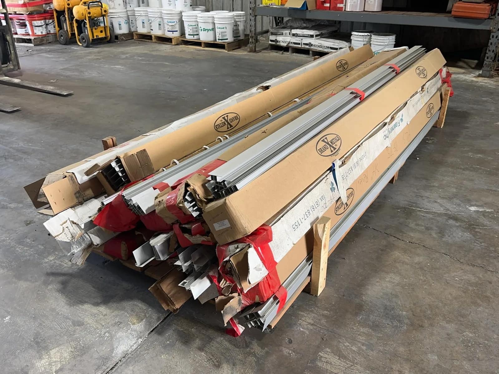 assorted-pieces-of-steel-trim-tracks-mt3nqj1v