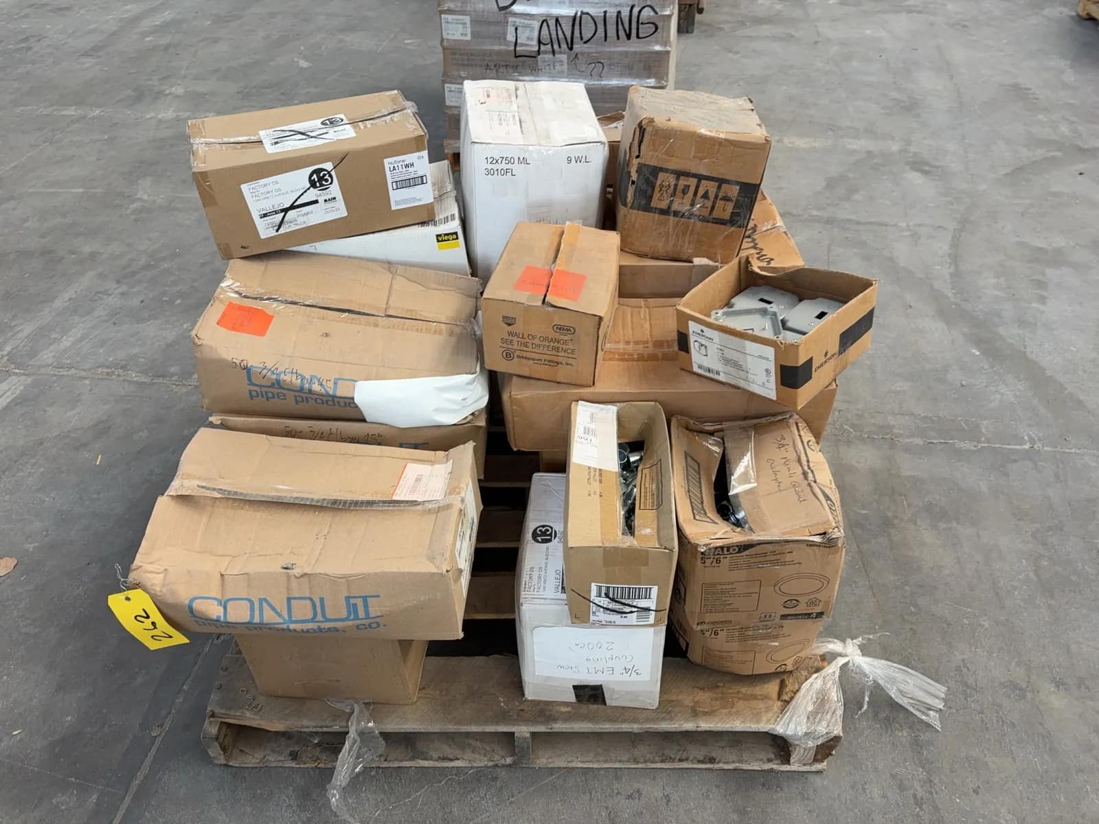 contents-of-pallet-assorted-hardware-mss3vgxq