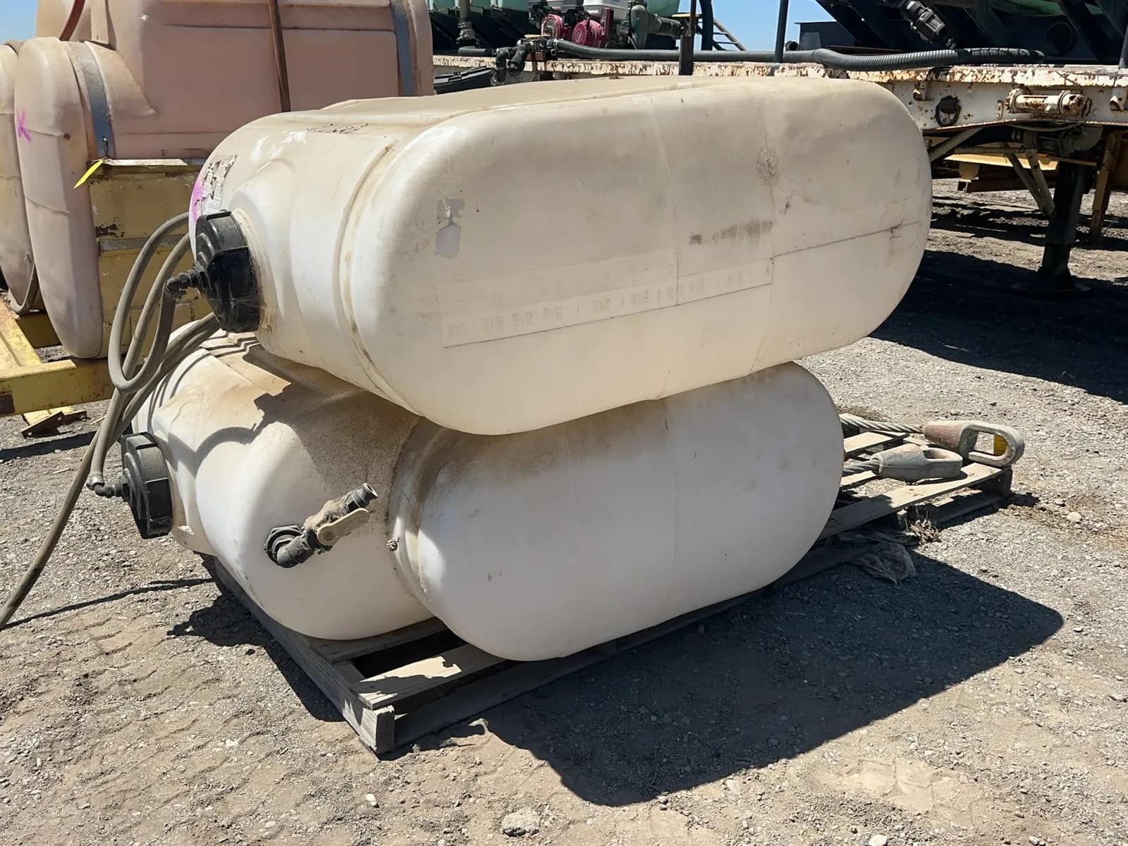contents-of-pallet-2-250-gallon-poly-tanks-and-steel-braided-cable-mt1so5uf