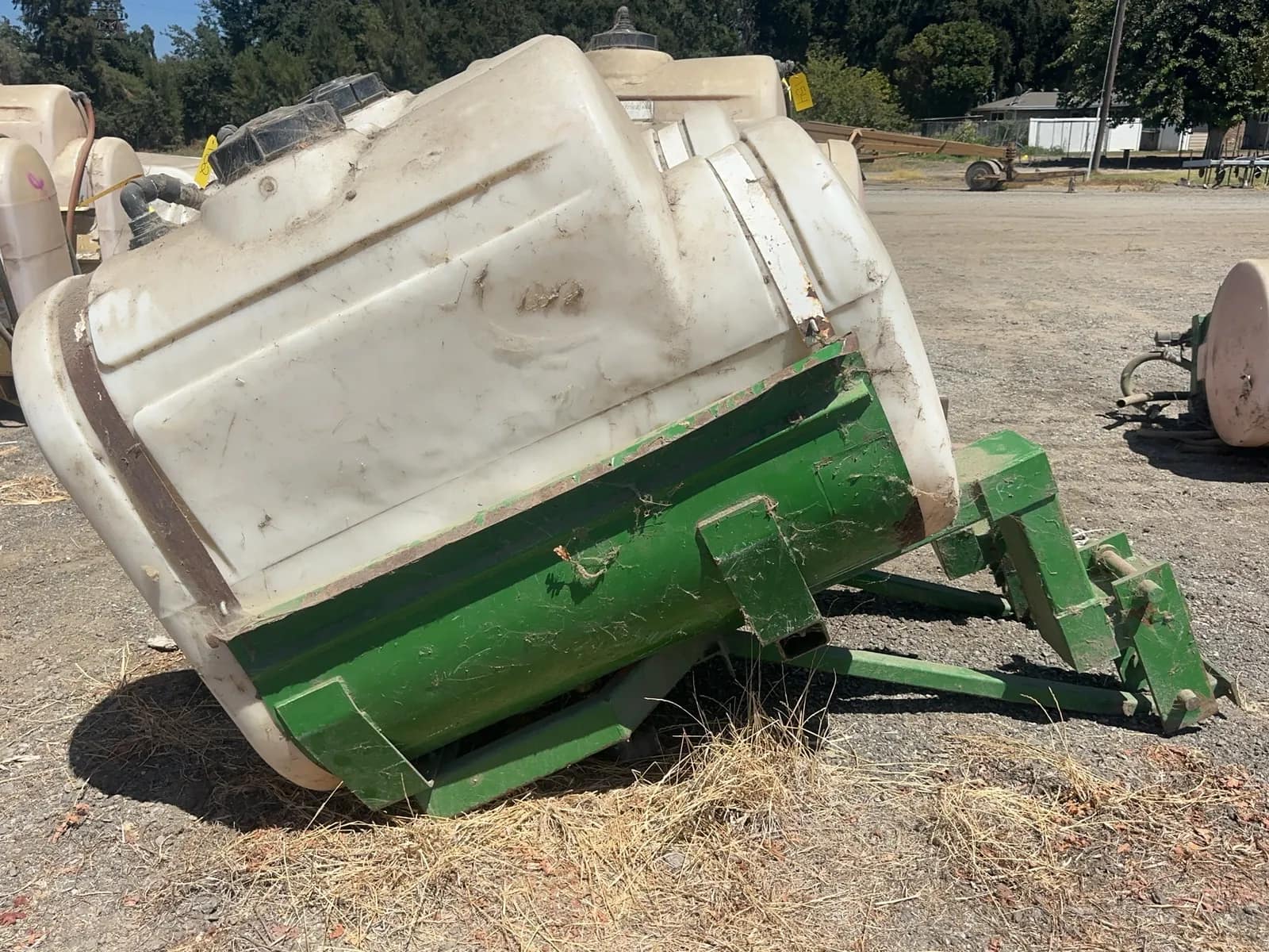 1-swemec-saddle-tank-with-250-gallon-poly-tank-mt3ad6fv