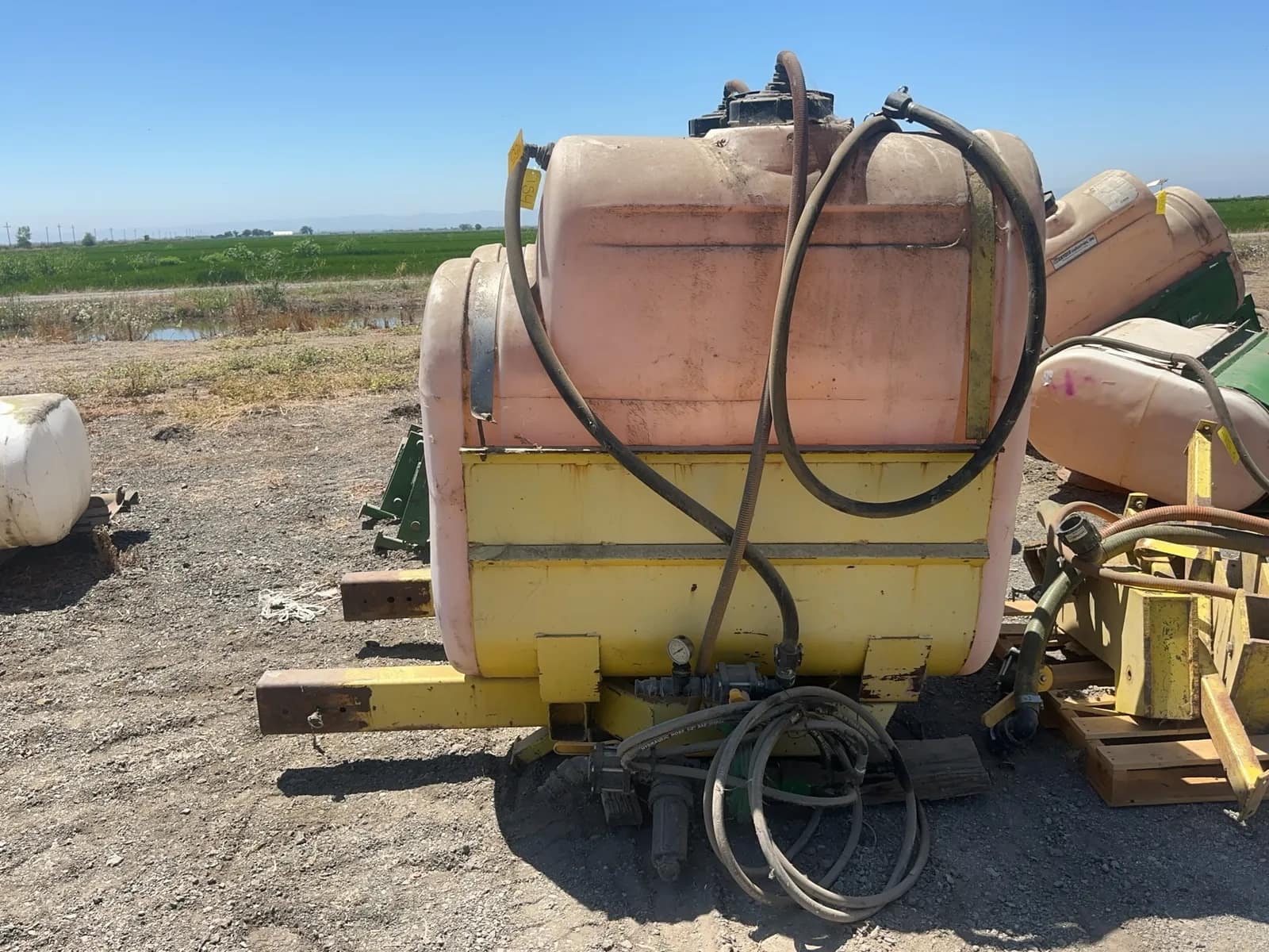 1-poly-saddle-tank-mt3ae47w
