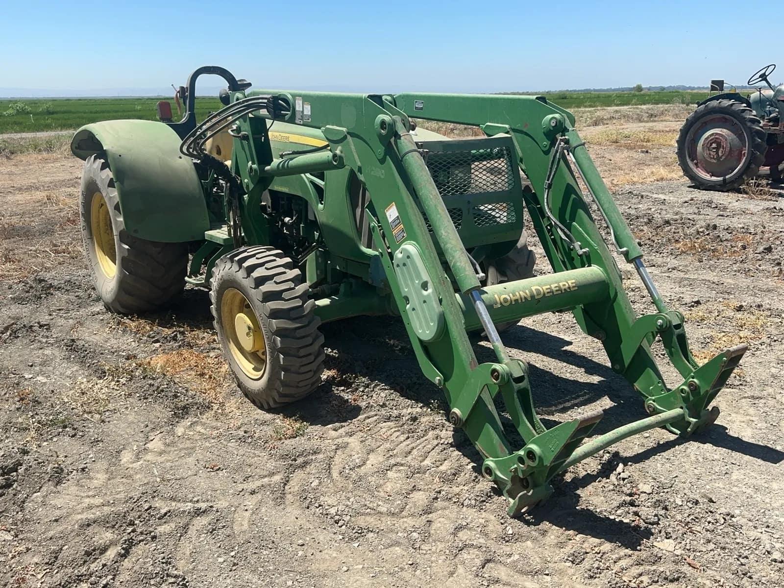 2014-john-deere-5105-ml-4wd-orchardvinyard-tractor-with-h260-front-end-loader-arms-mt1tlwyw