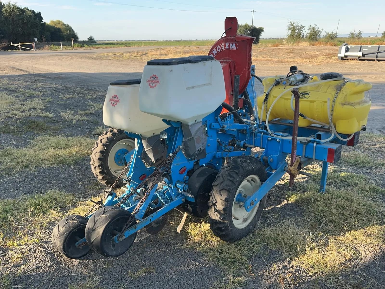 monosem-pneumatic-precision-planter-4873b6