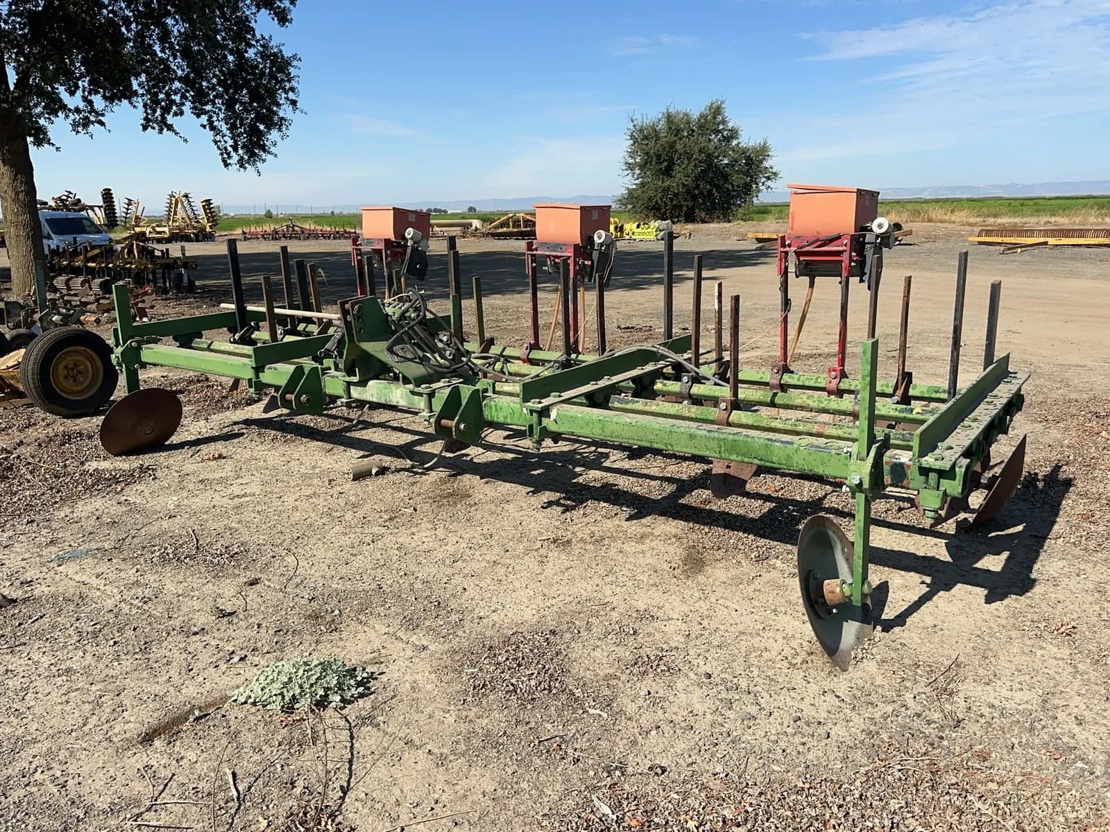 tool-bar-with-3-gandy-boxes-mt3a8xdr
