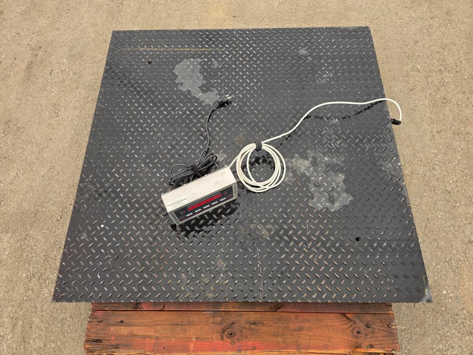 industrial-floor-scale-4ftx4ft-10000-lbs-capacity-a5c80f