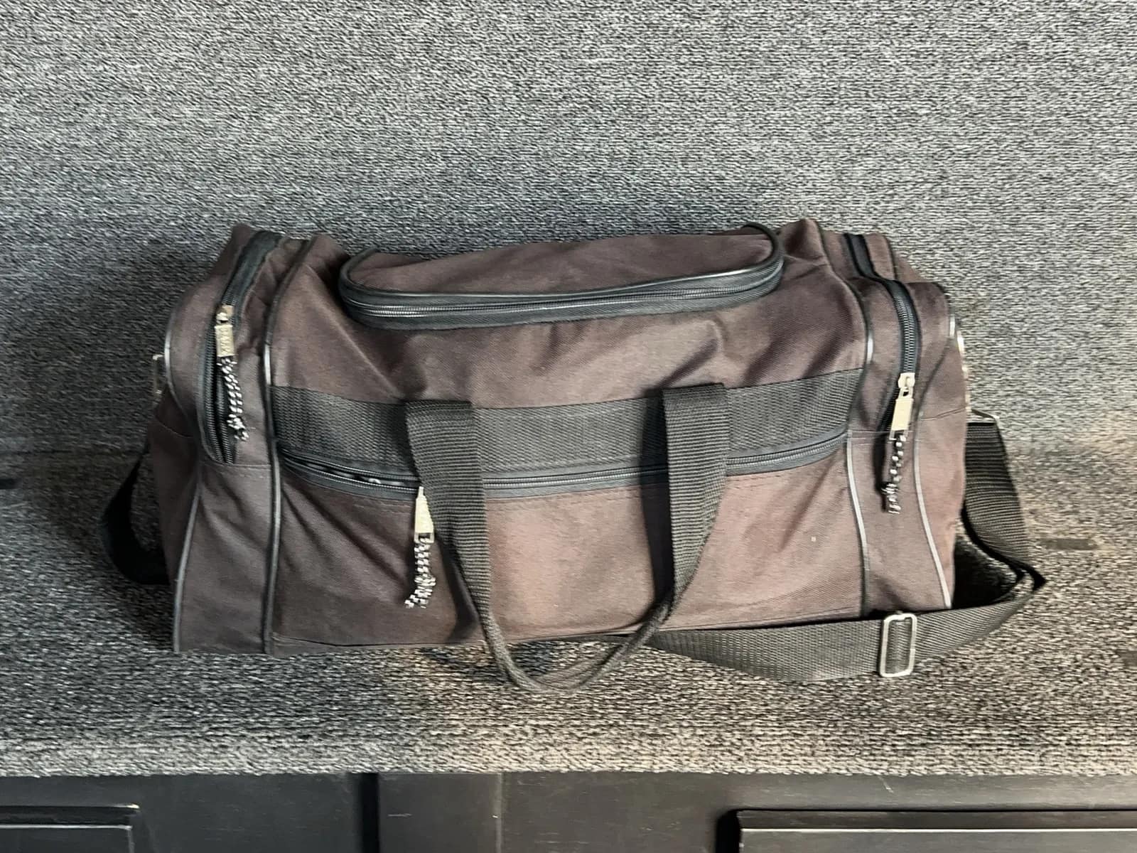 duffle-bag-with-assorted-nintendo-switch-chargers-comfort-grips-power-cords-and-more-e7715c