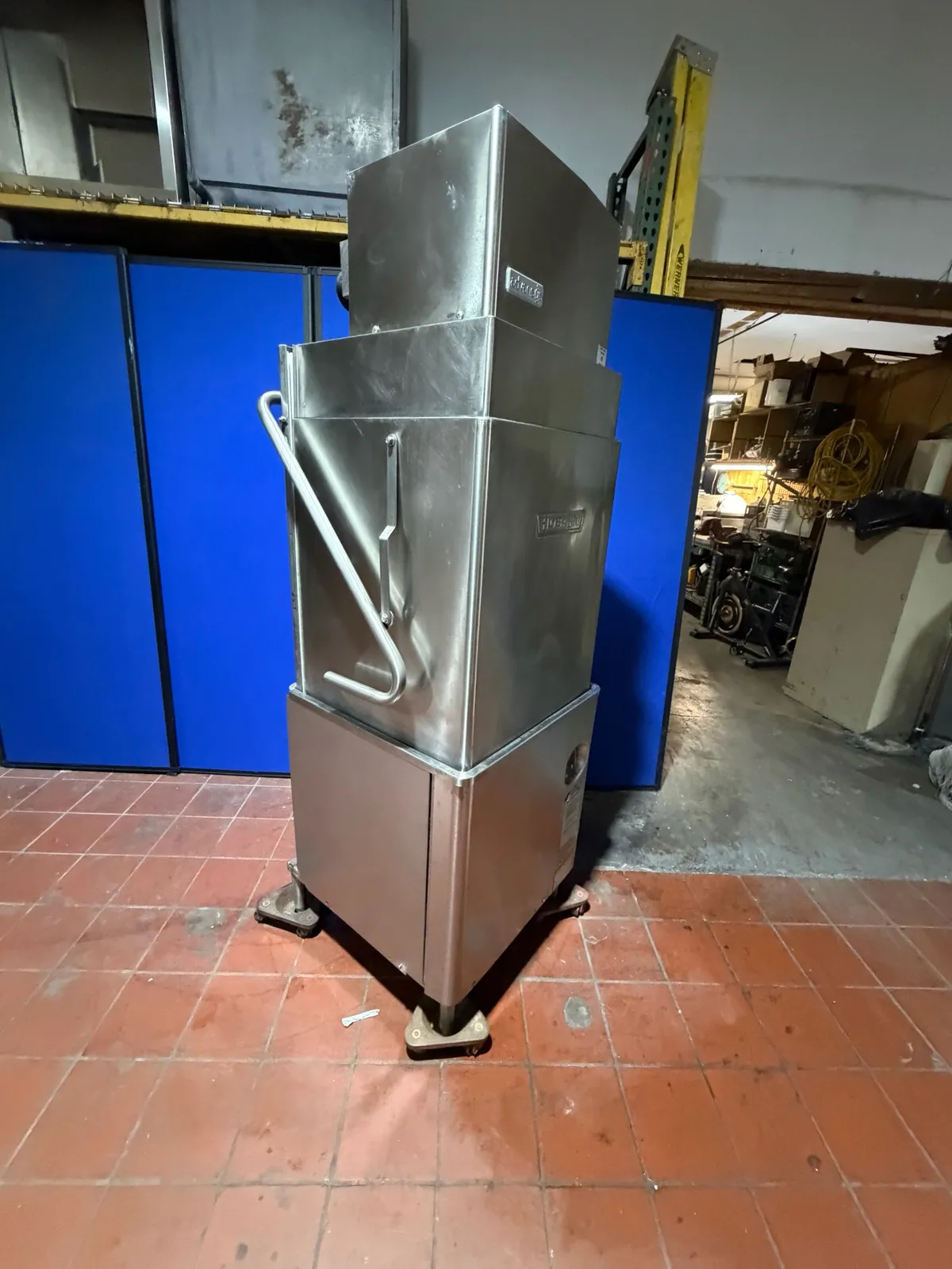 hobart-high-temp-floor-model-dishwasher-3b6c7e