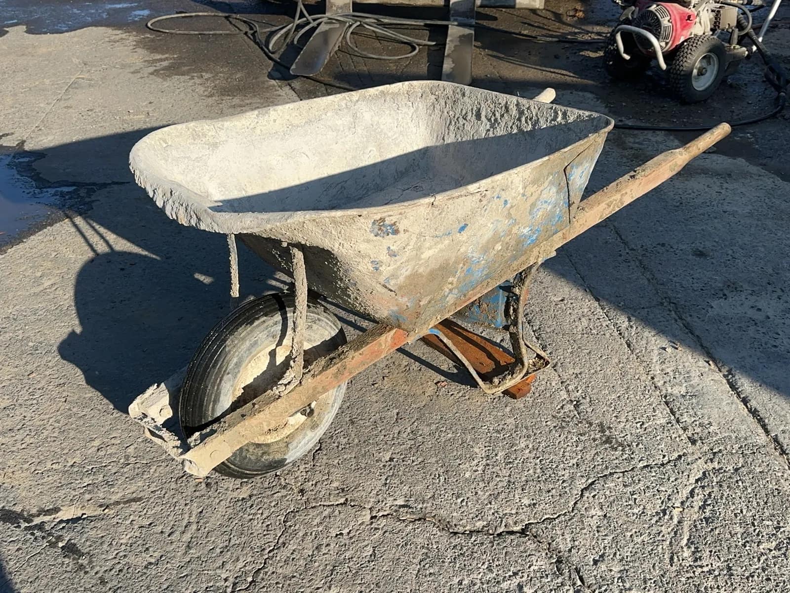 wheelbarrow-21954e