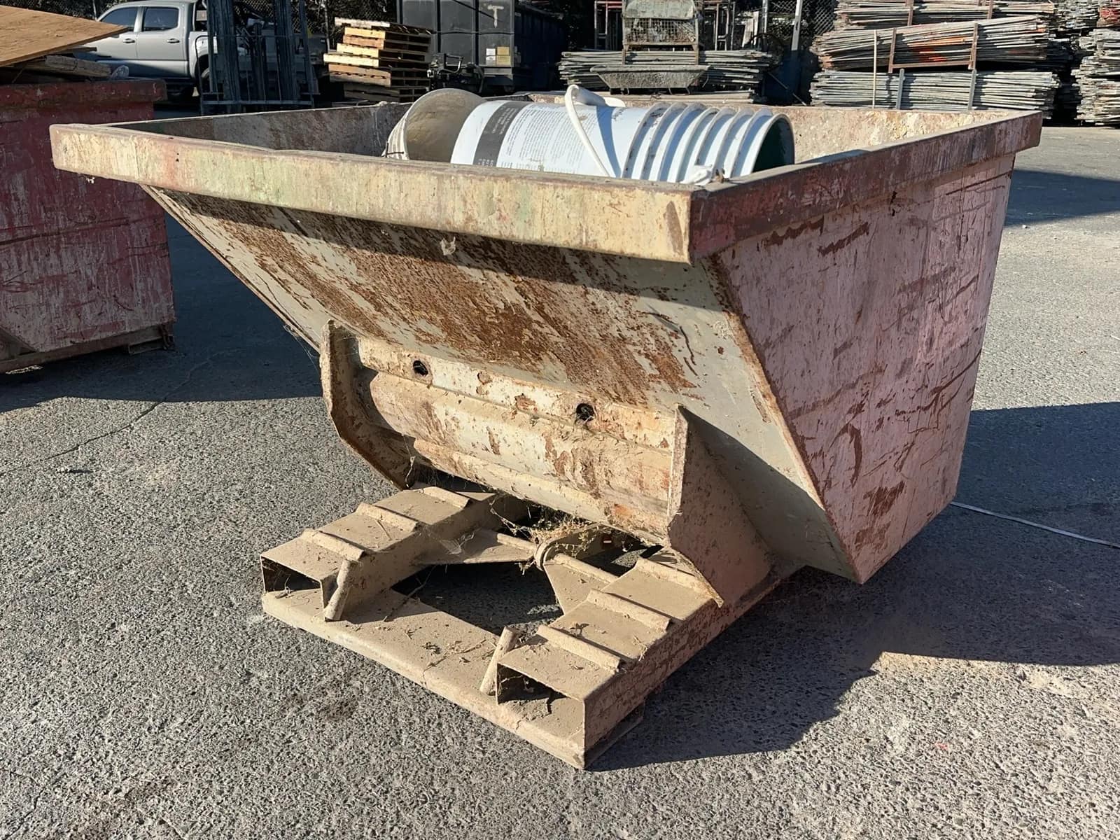 self-dumping-hopper-contents-not-included-1266e8