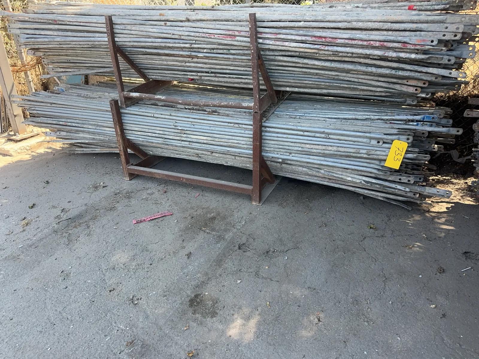 210-scaffolding-cross-braces-with-custom-metal-rack-mu1uhtoe