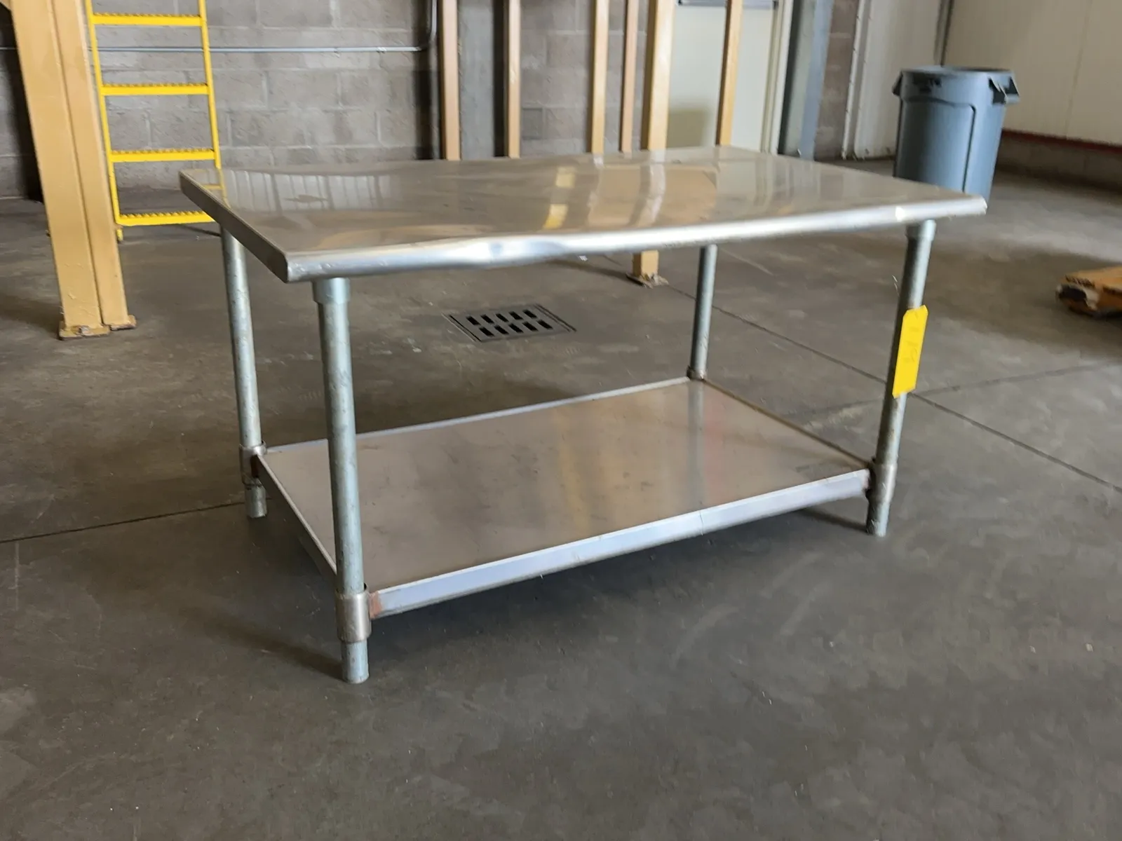 stainless-steel-table-c545bb