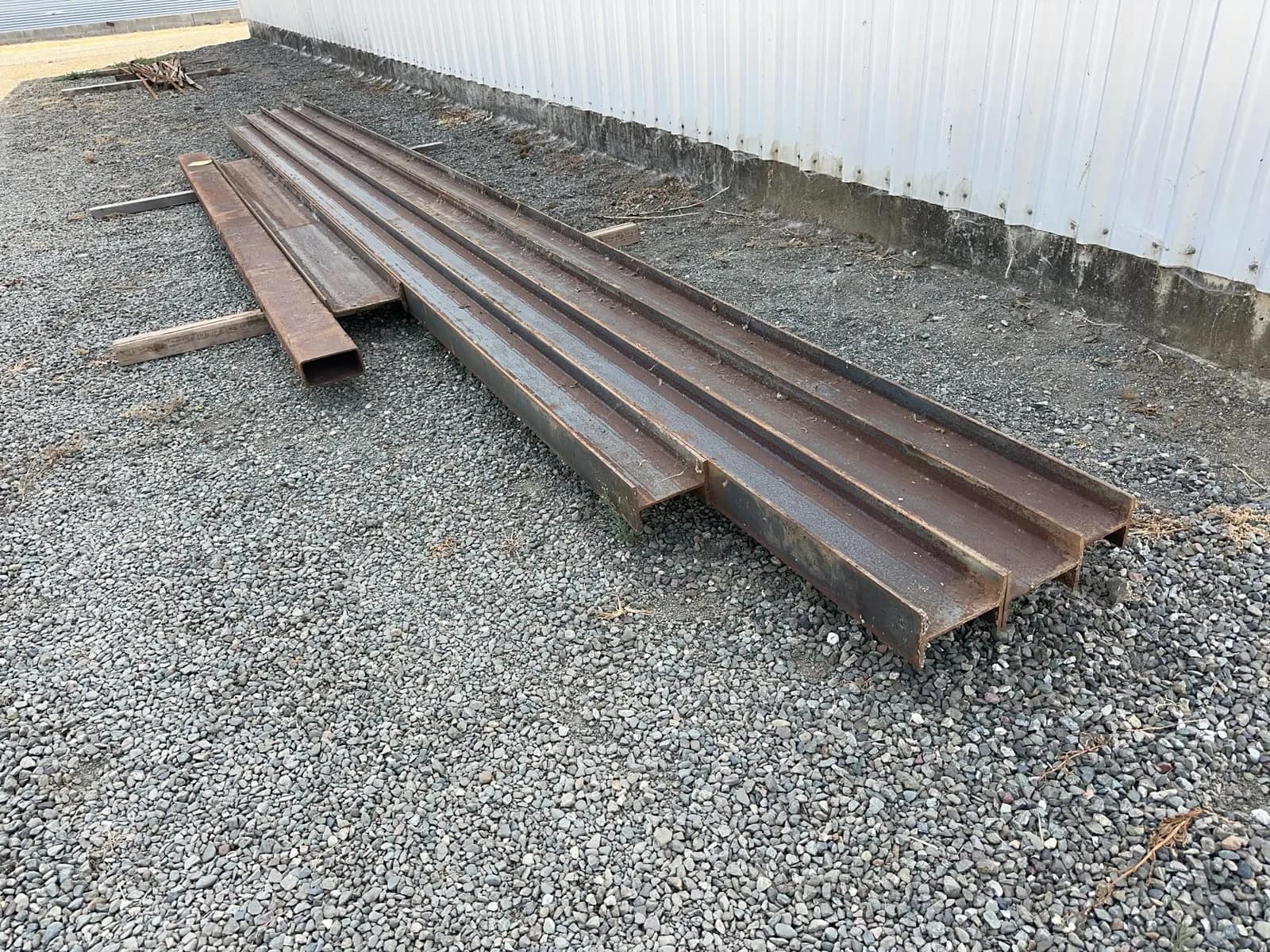 6-assorted-steel-channels-msxxqhke