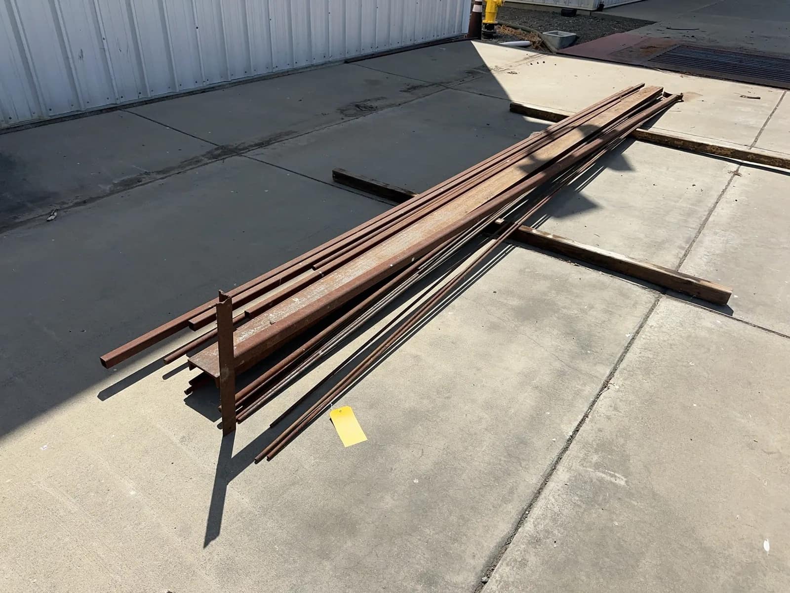19-assorted-pieces-of-steel-msxxsqs2