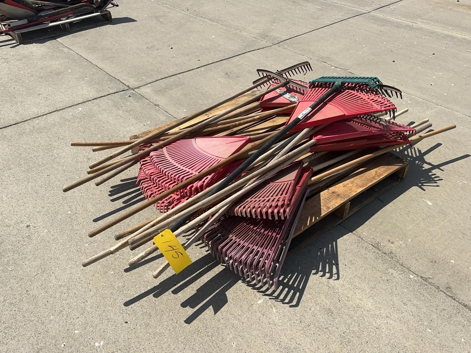 17-assorted-rakes-d1fe3d