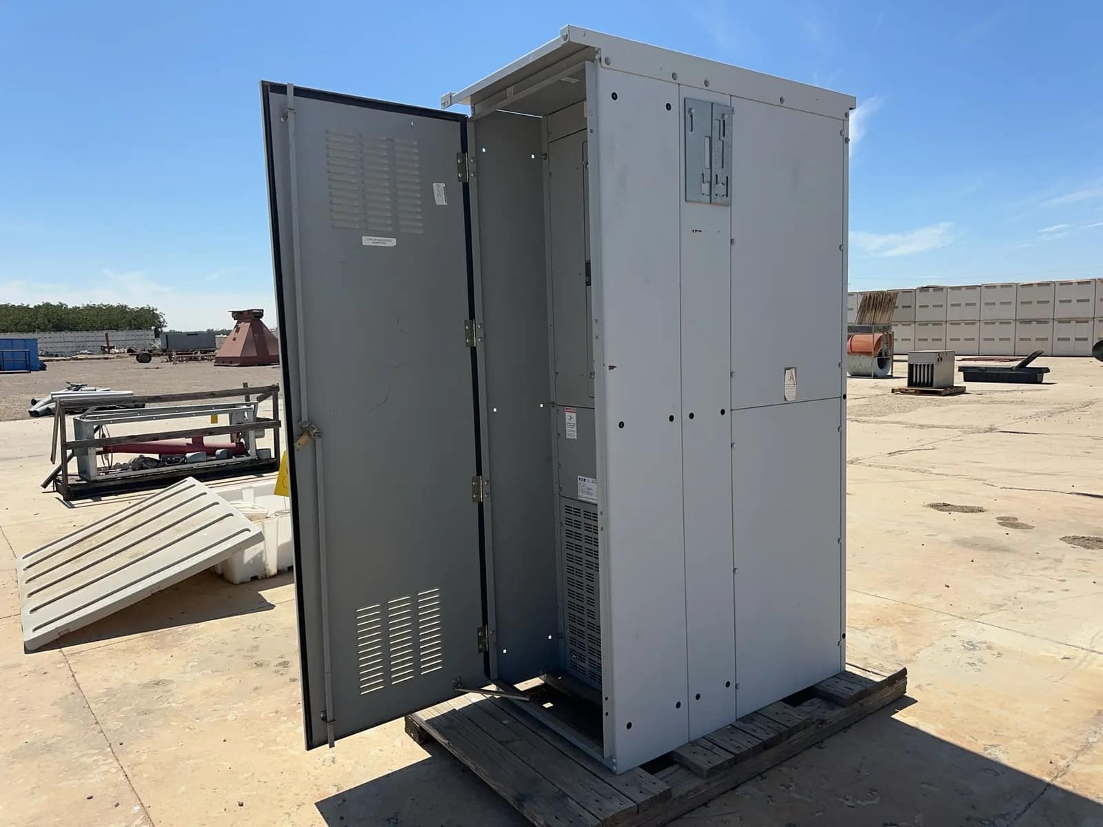 eaton-pow-r-line-switchboard-rack-223f49