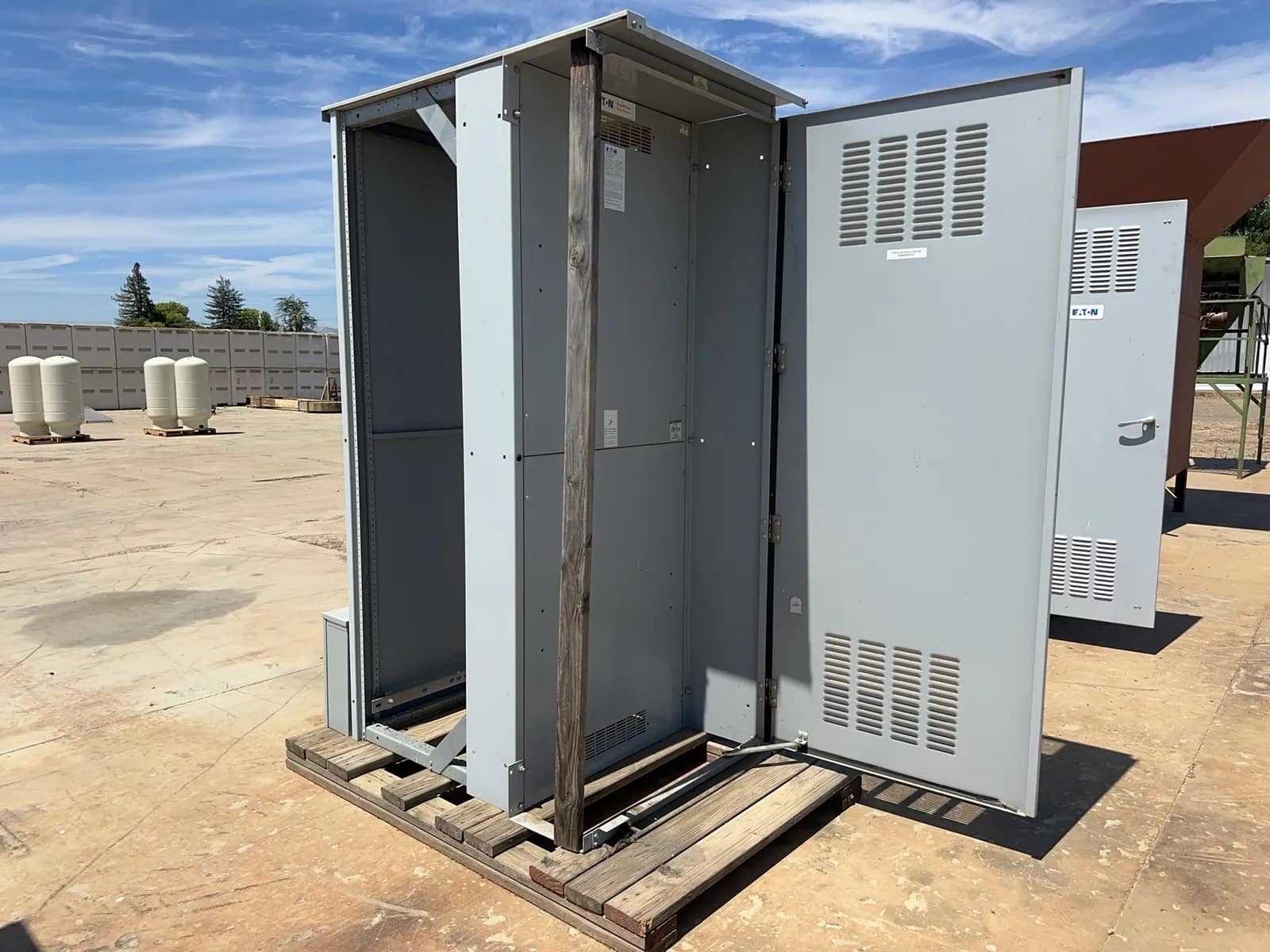 eaton-pow-r-line-switchboard-rack-10f03c