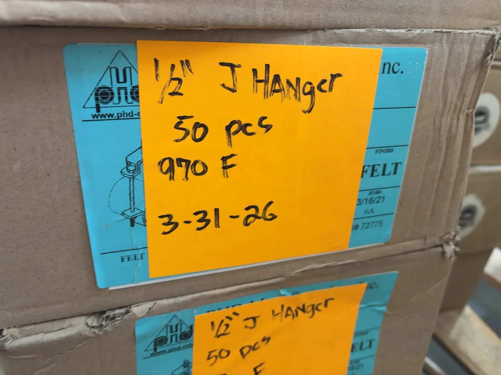contents-of-pallet-assorted-hangers-mst8c1wh