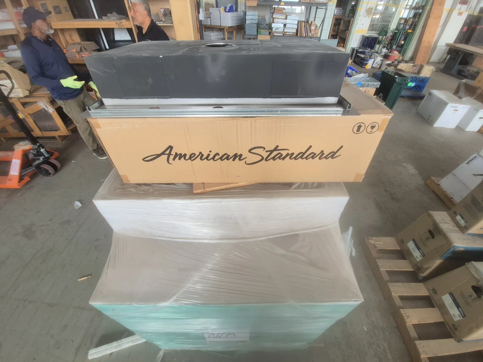 contents-of-pallet-assorted-hardware-mst8d216