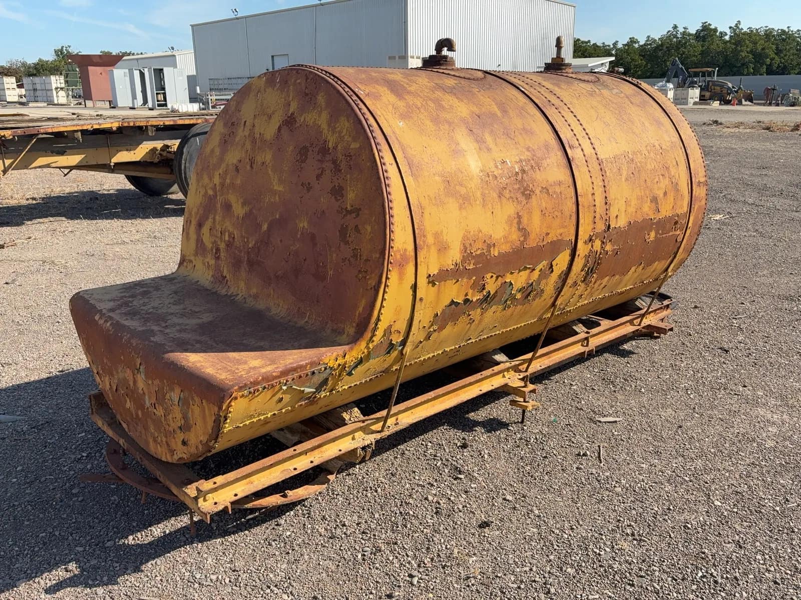 diesel-and-gas-tank-on-frame-msyajn6b