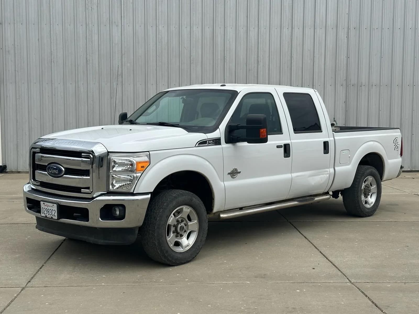 2016-ford-f-250-xlt-super-duty-67l-power-stroke-pickup-with-bed-mounted-fuel-tank-and-5th-wheel-hitch-mtm2sjym