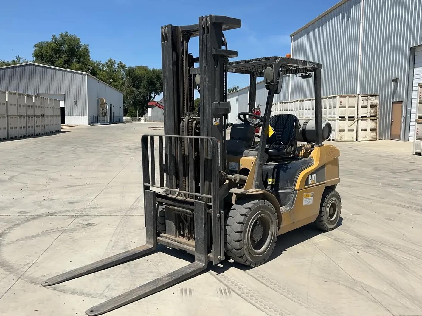 2015-cat-gp30n-6000lb-capacity-propane-forklift-msyaxygl