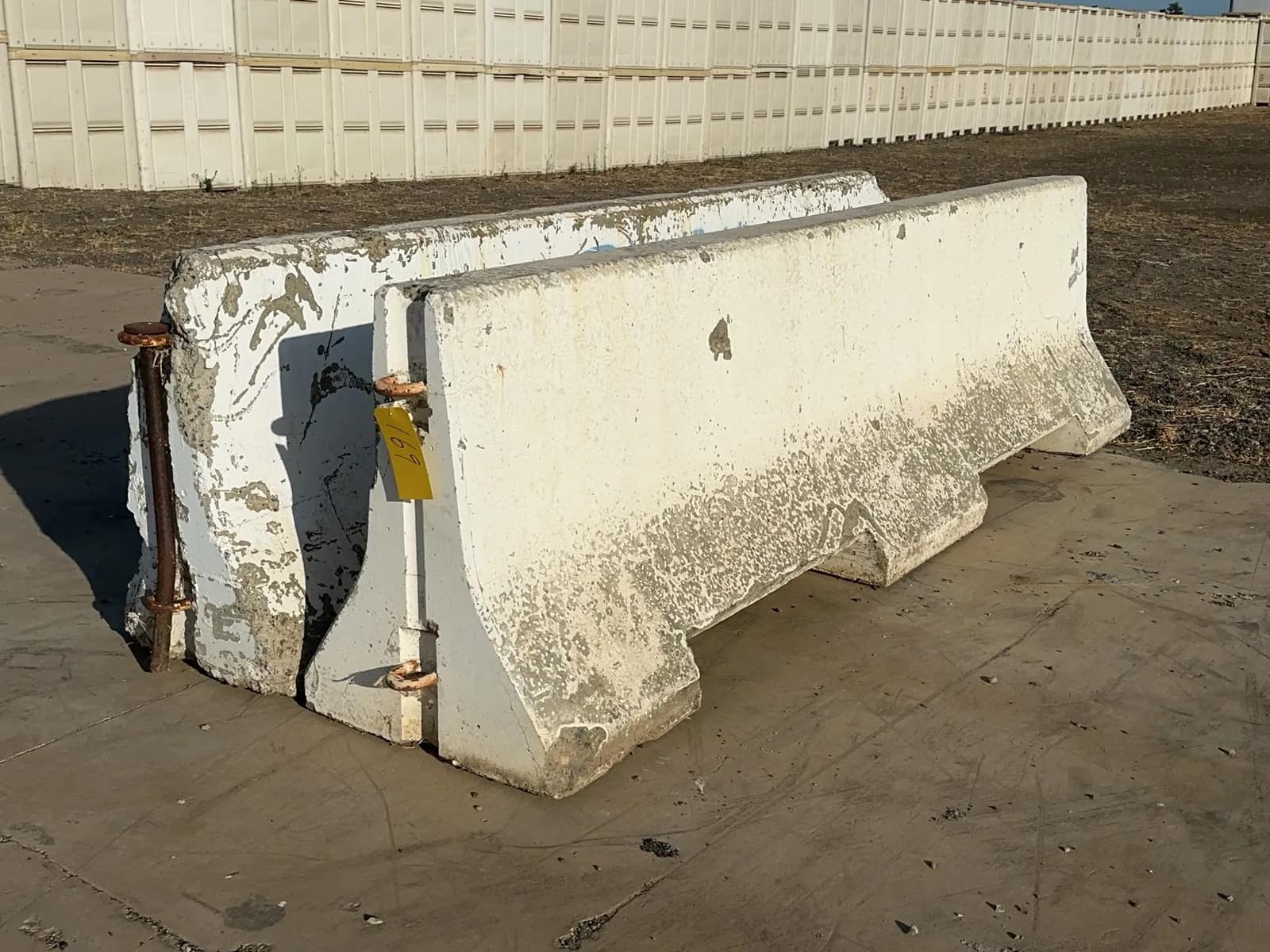 2-10-concrete-barriers-msya8jbw