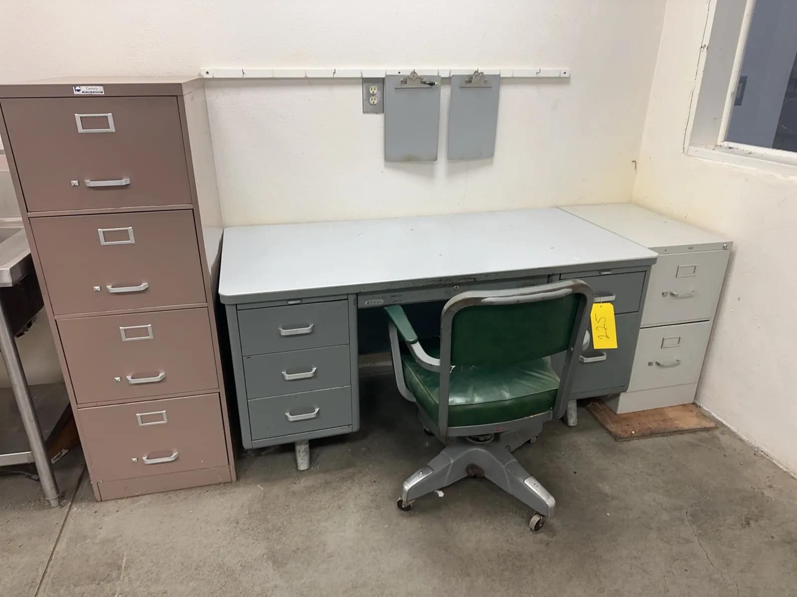 devon-work-desk-and-2-filing-cabinets-84f61e