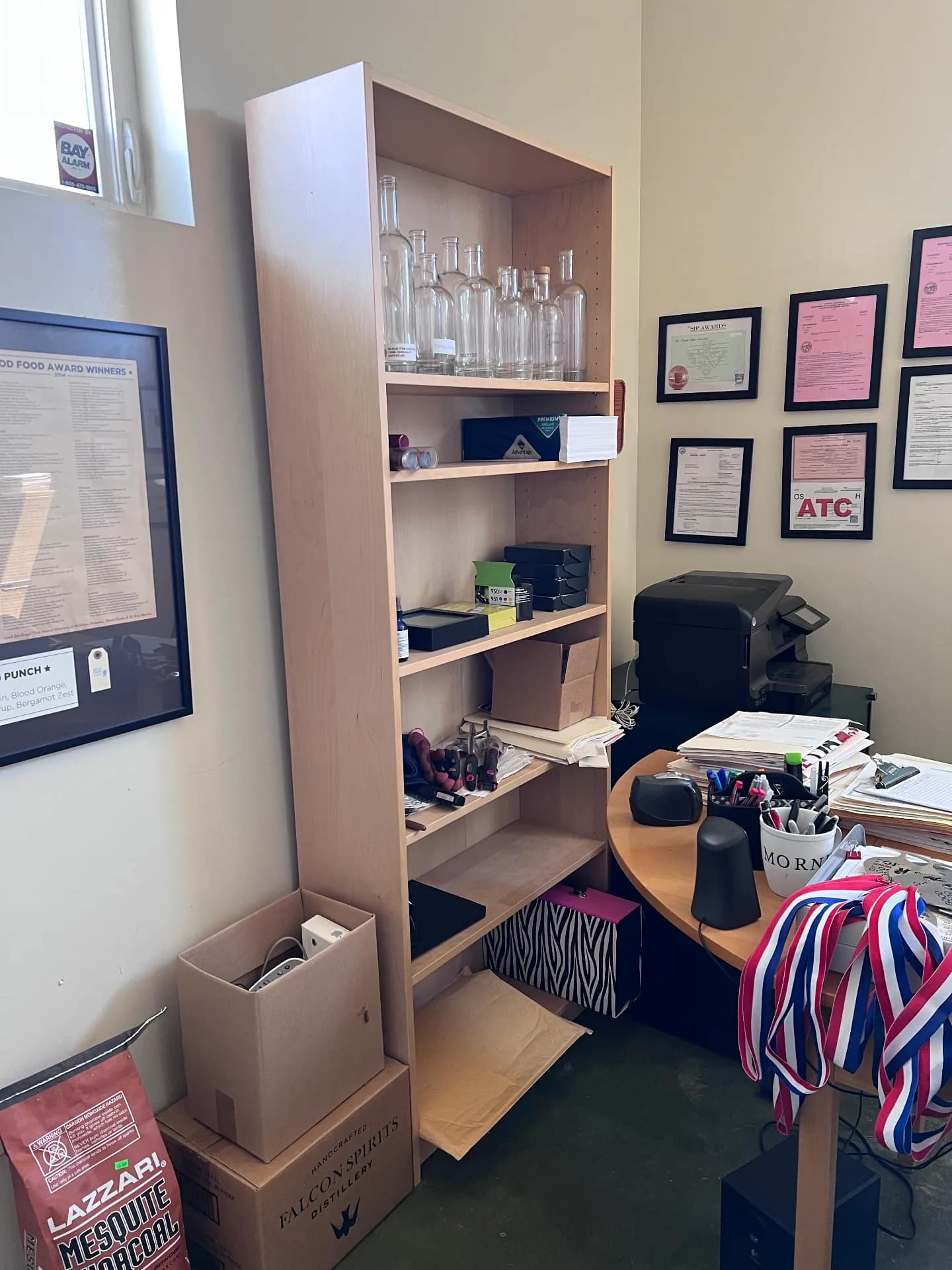 bookshelf-contents-not-included-mss68jui