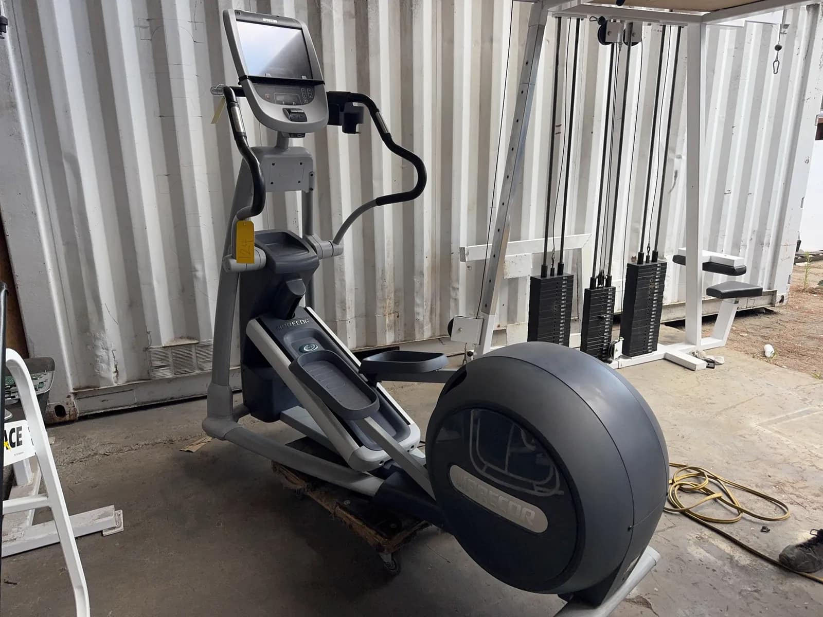 precor-elliptical-d00837